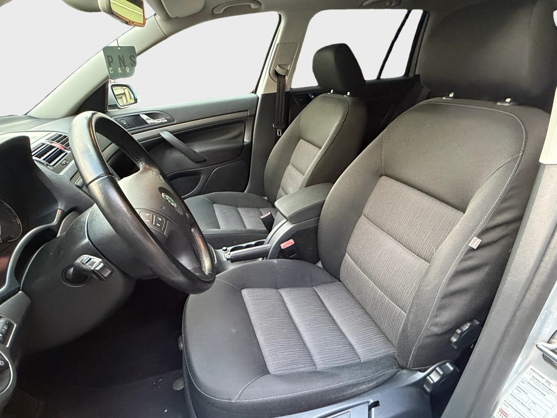 SKODA Octavia 2.0 TDI Adventure 4x4-image-8