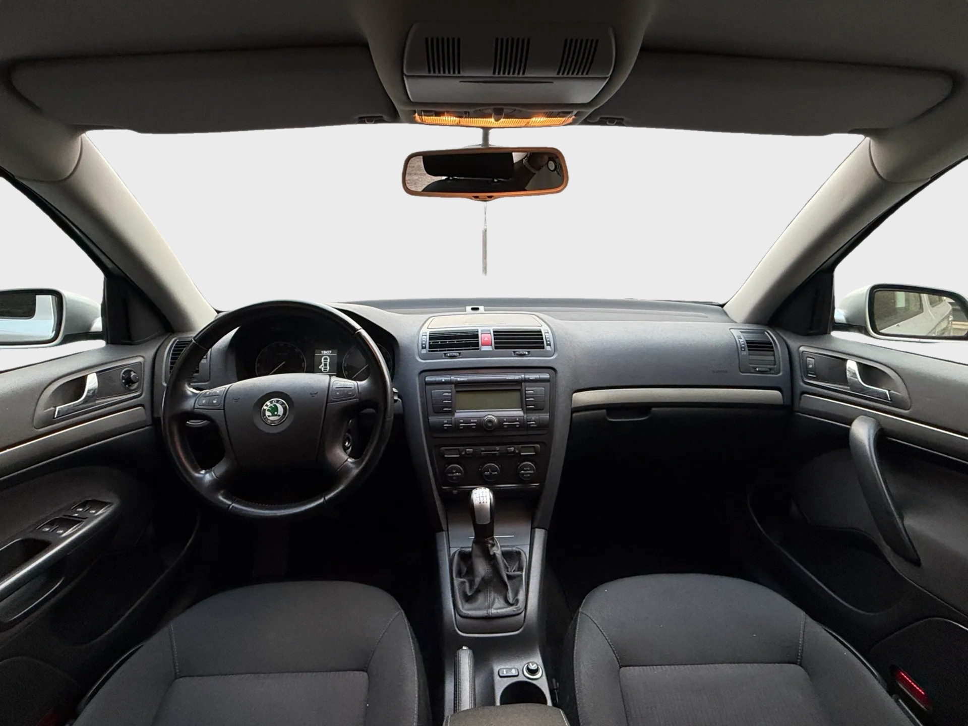 SKODA Octavia 2.0 TDI Adventure 4x4-image-9