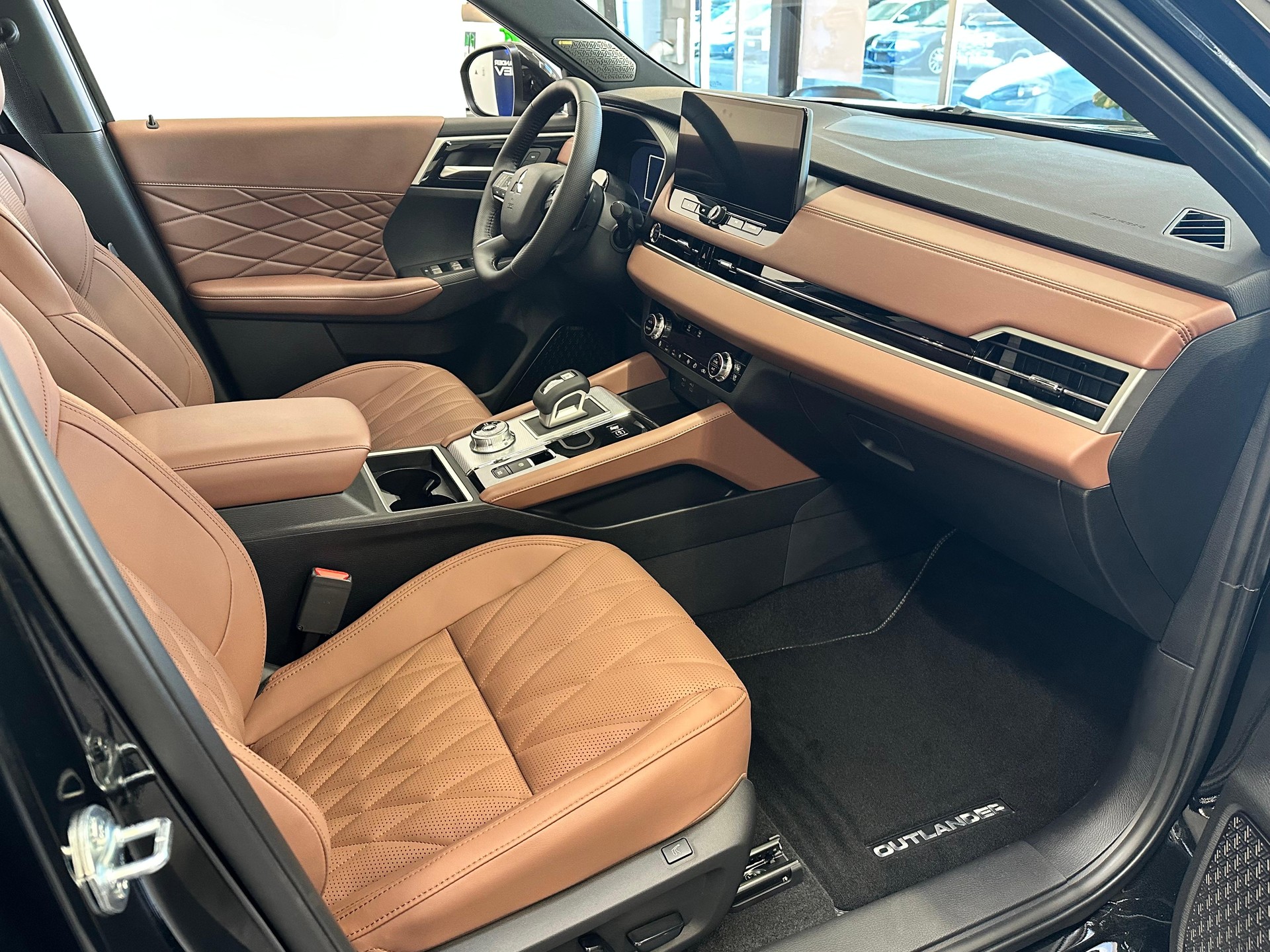 MITSUBISHI Outlander 2.4 PHEV Instyle+ 4x4-image-10