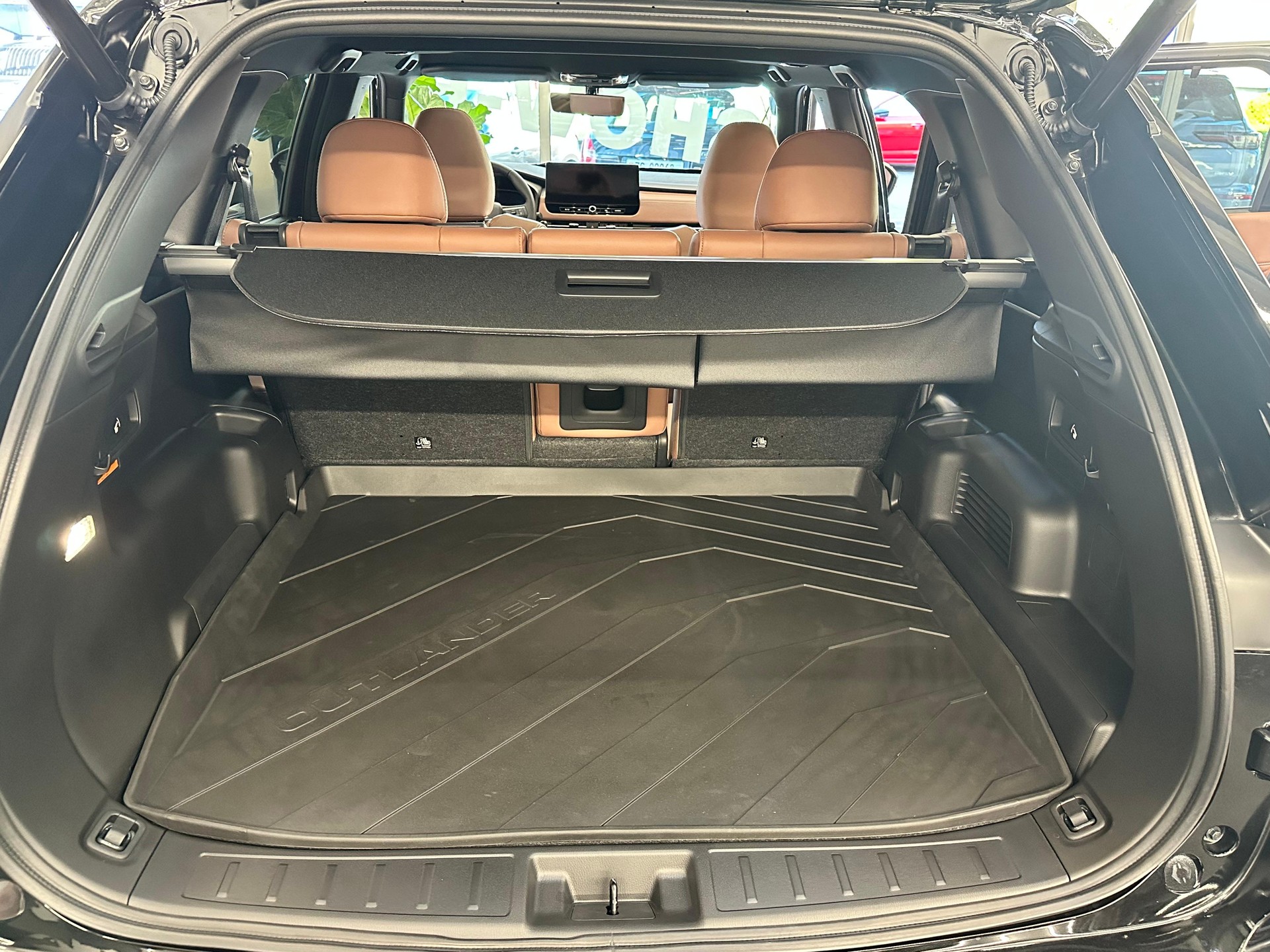MITSUBISHI Outlander 2.4 PHEV Instyle+ 4x4-image-15