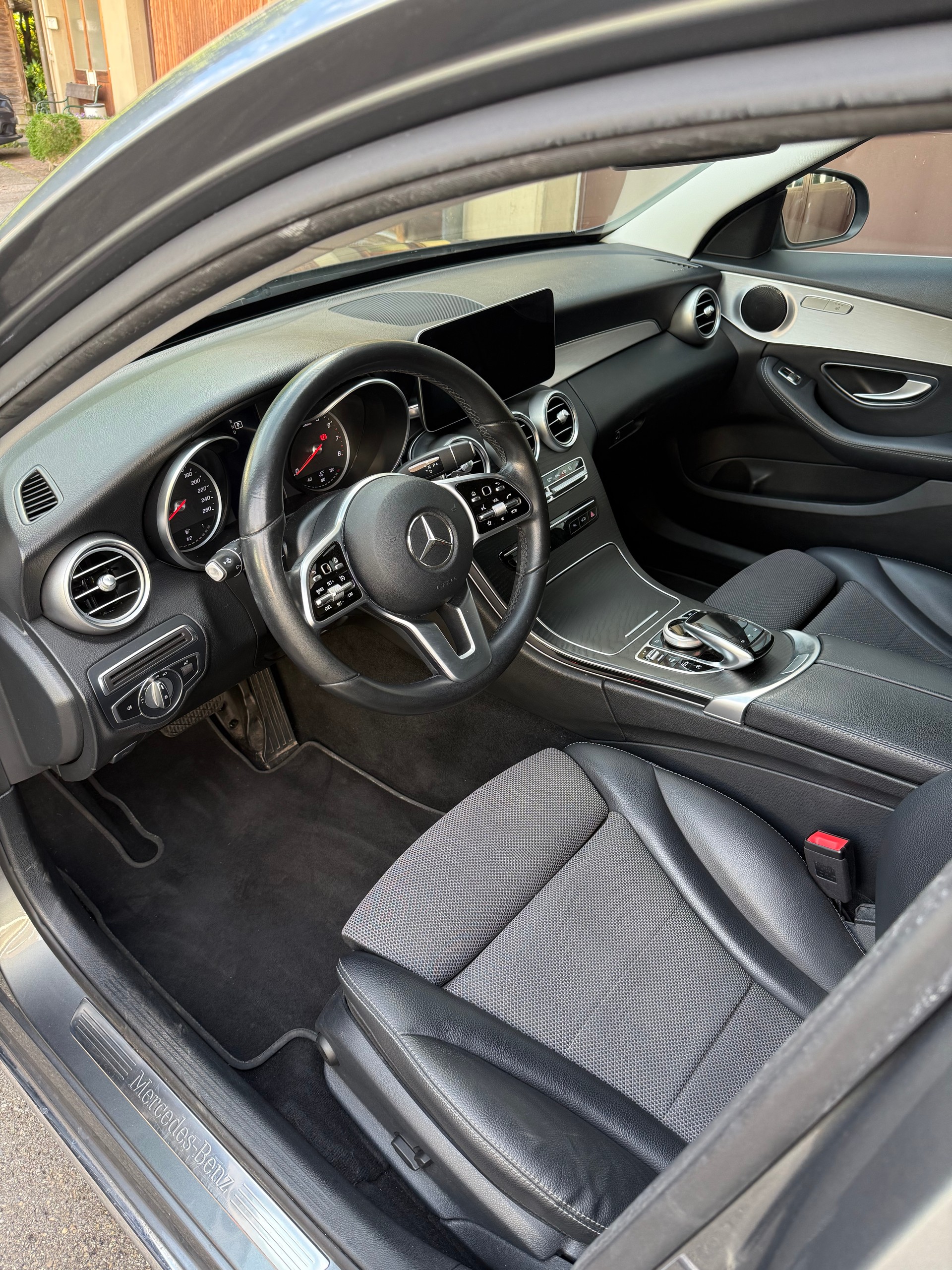 MERCEDES-BENZ C 180 Avantgarde 9G-Tronic-image-3