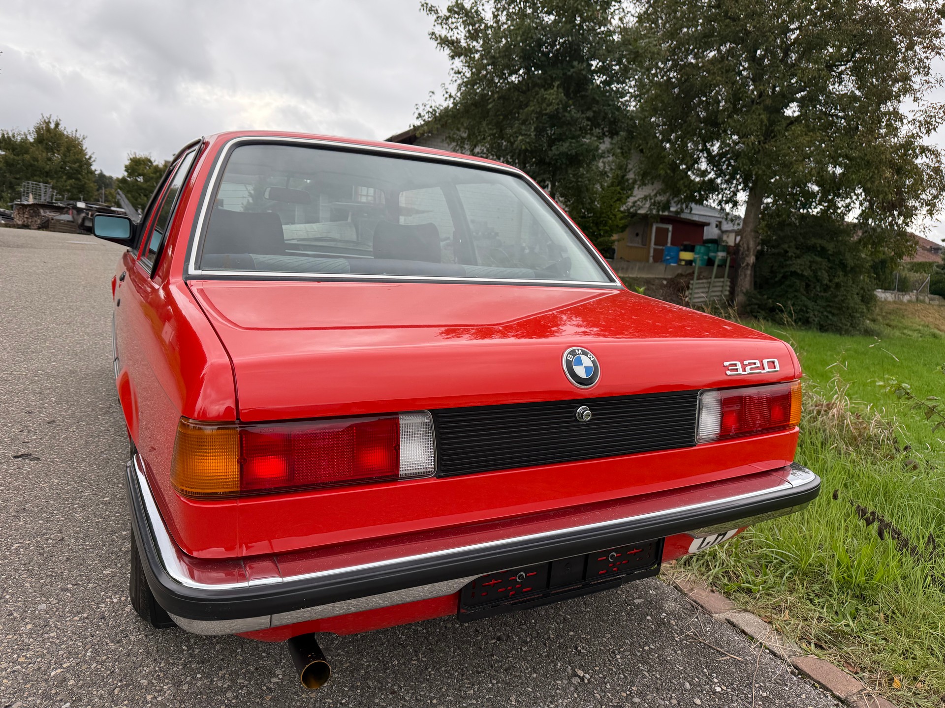 BMW 320-image-10