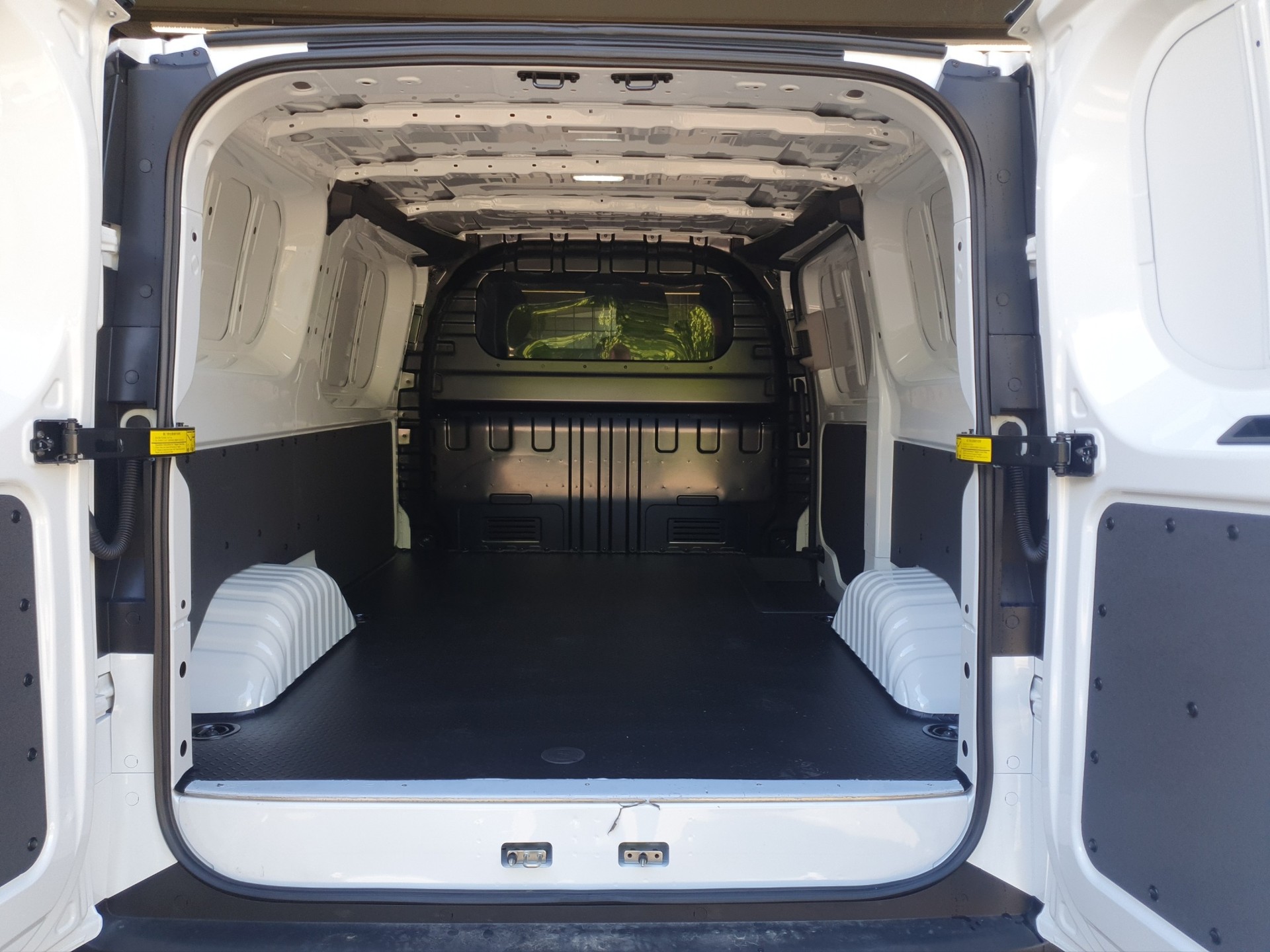MAXUS eDeliver 7 fourg. L1 E-Motor 77kWh-image-8