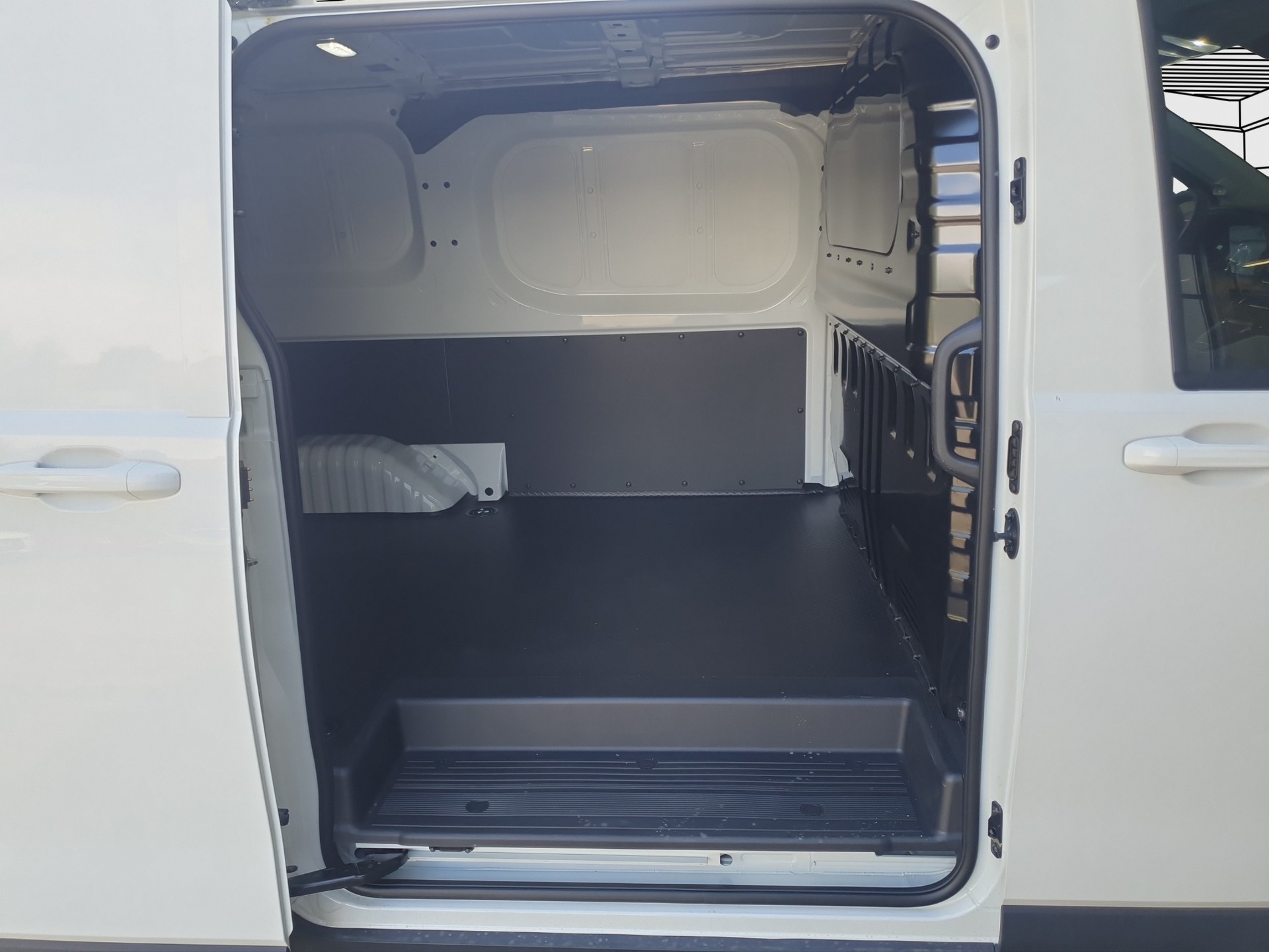 MAXUS eDeliver 7 fourg. L1 E-Motor 77kWh-image-9