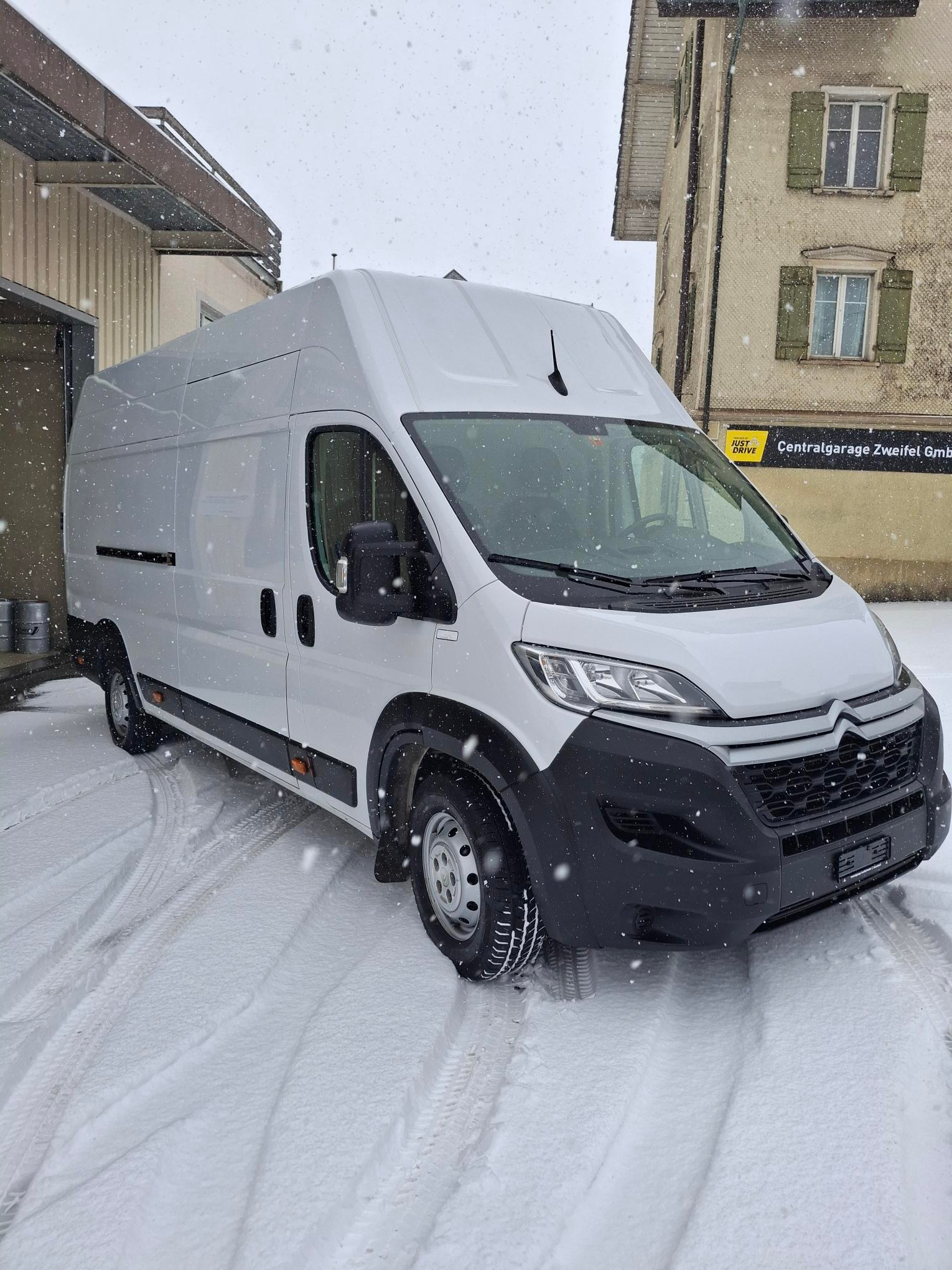CITROEN Jumper 35 2.2 BlueHDi 165 Club L4H3-image-1