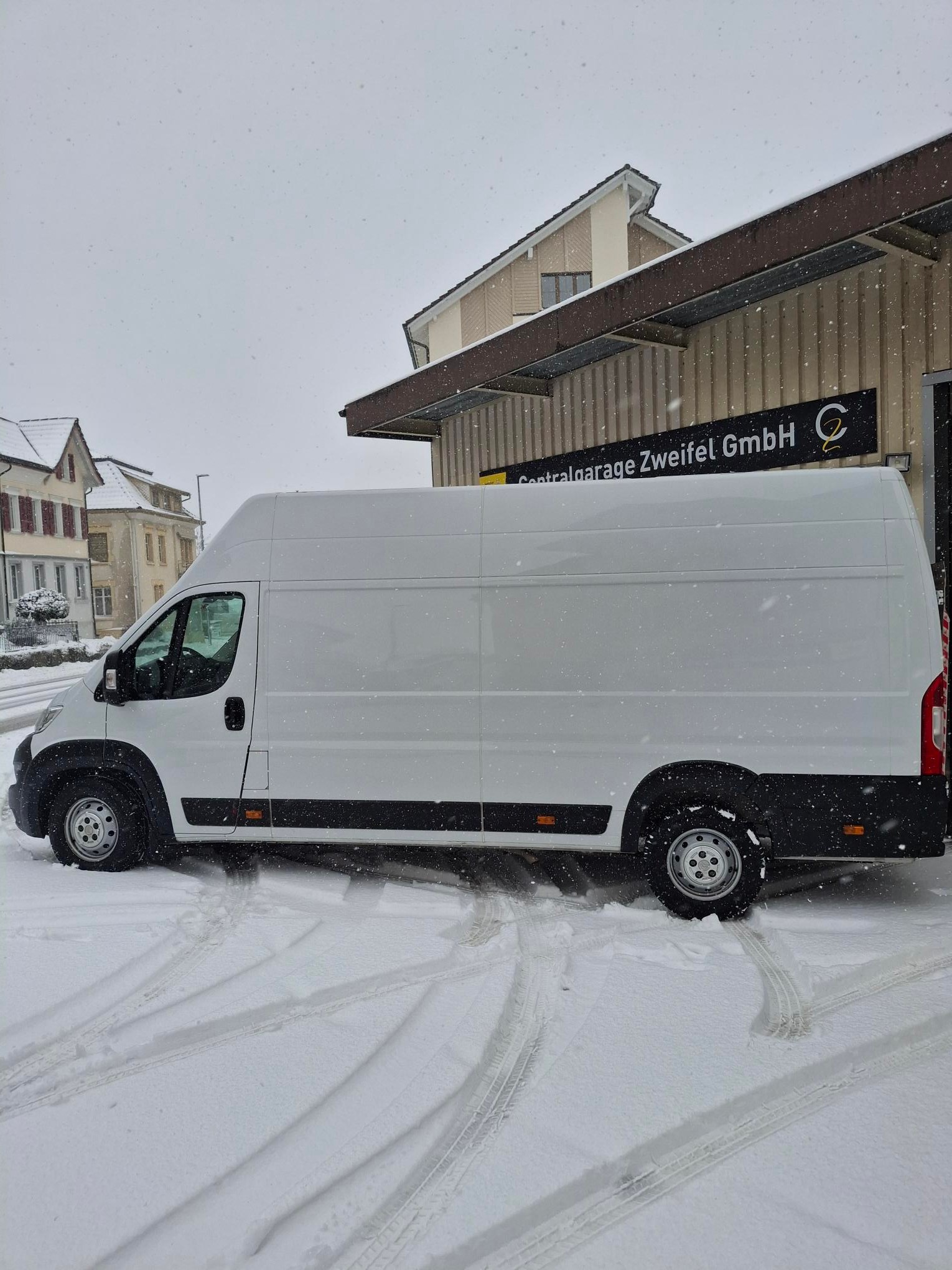 CITROEN Jumper 35 2.2 BlueHDi 165 Club L4H3-image-4