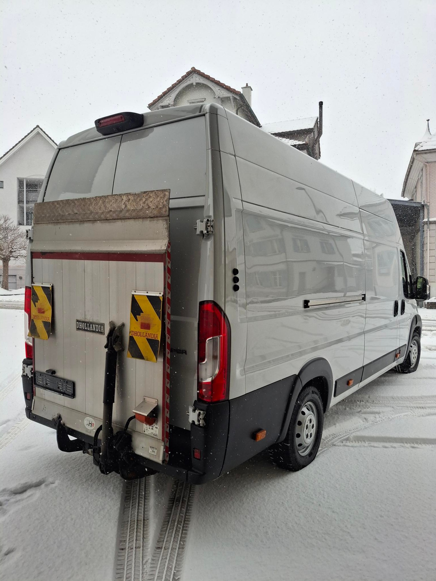 CITROEN Jumper 35 2.2 BlueHDi 165 Club L4H3-image-3