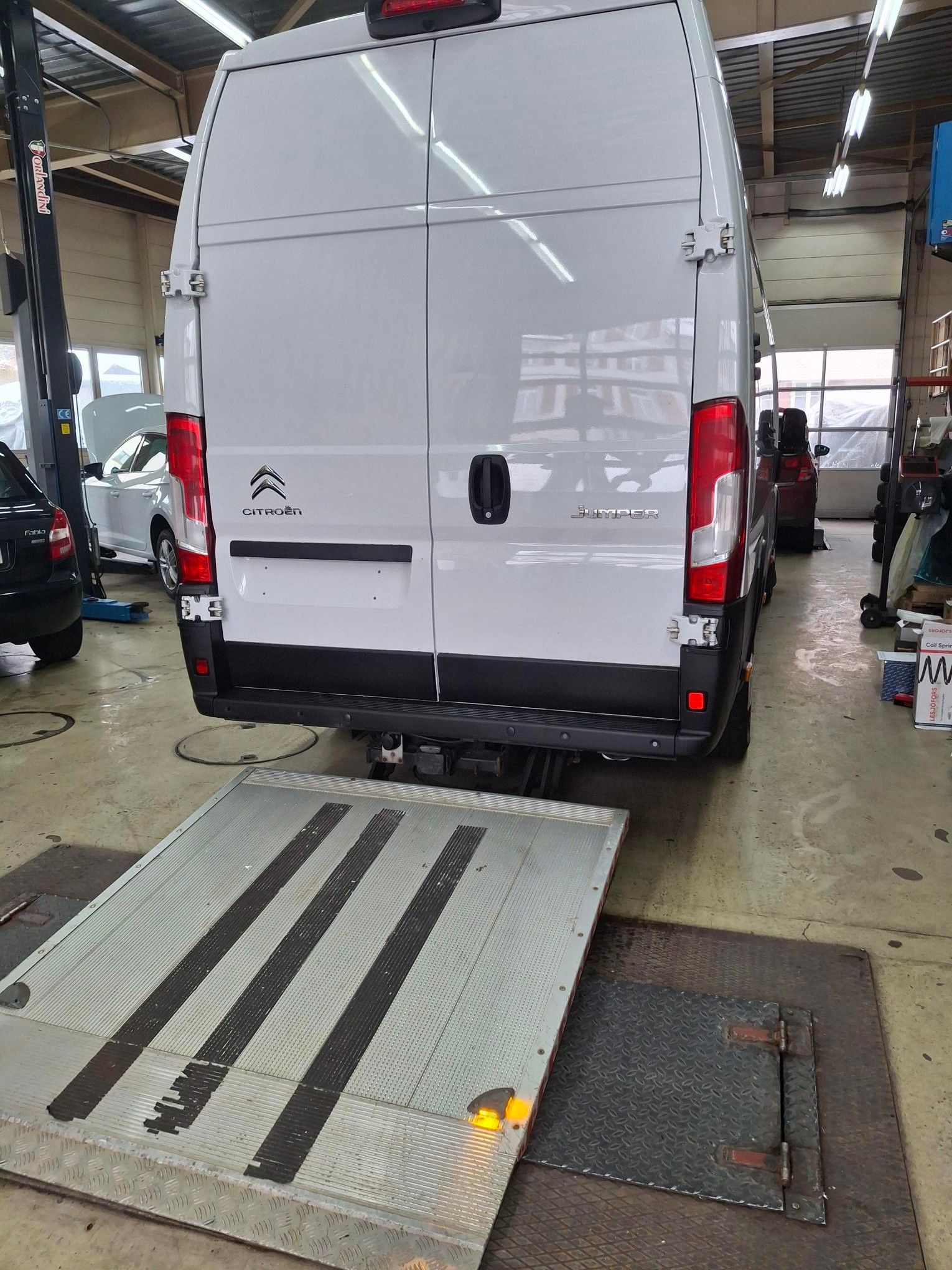 CITROEN Jumper 35 2.2 BlueHDi 165 Club L4H3-image-5
