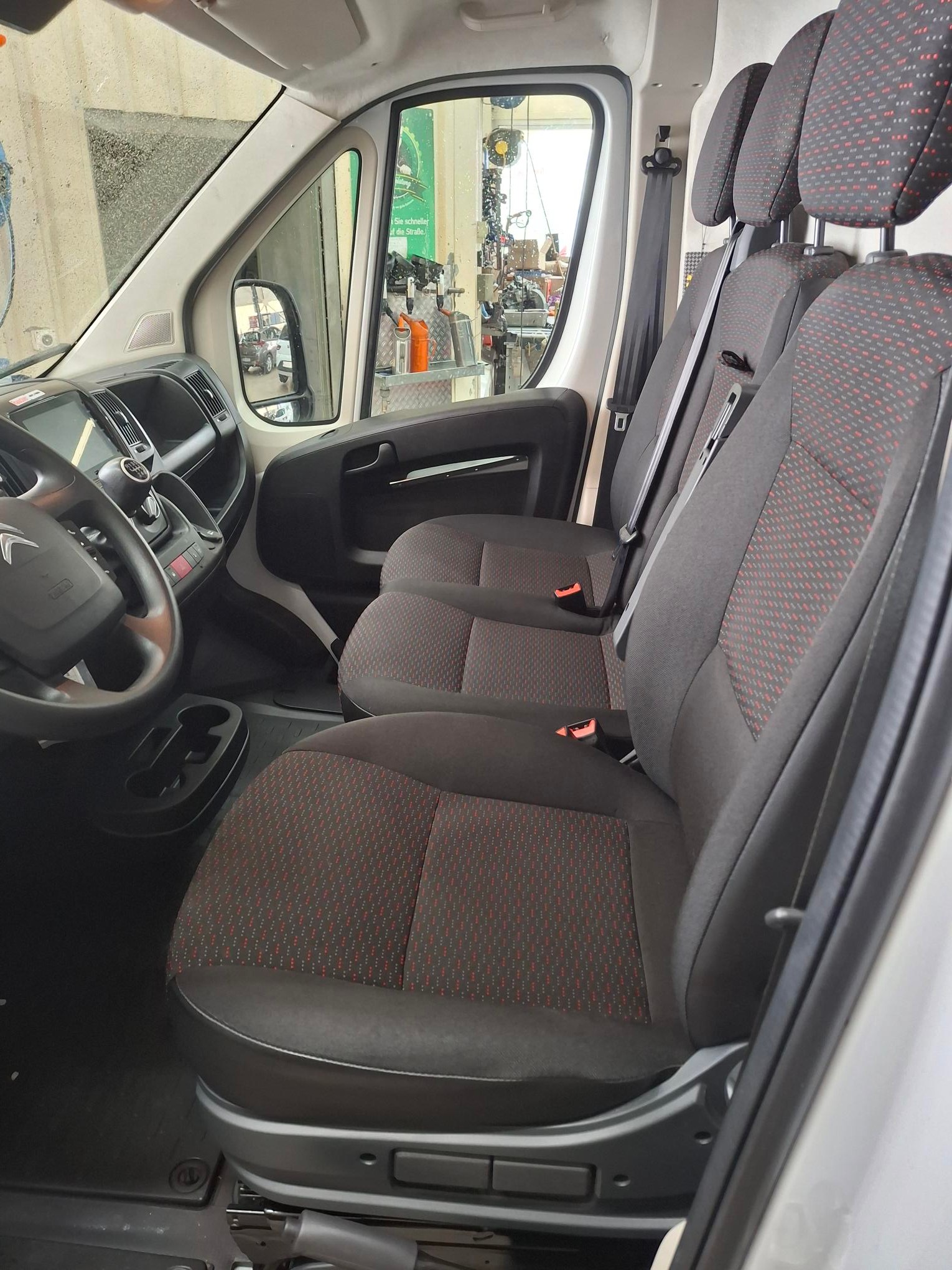 CITROEN Jumper 35 2.2 BlueHDi 165 Club L4H3-image-13