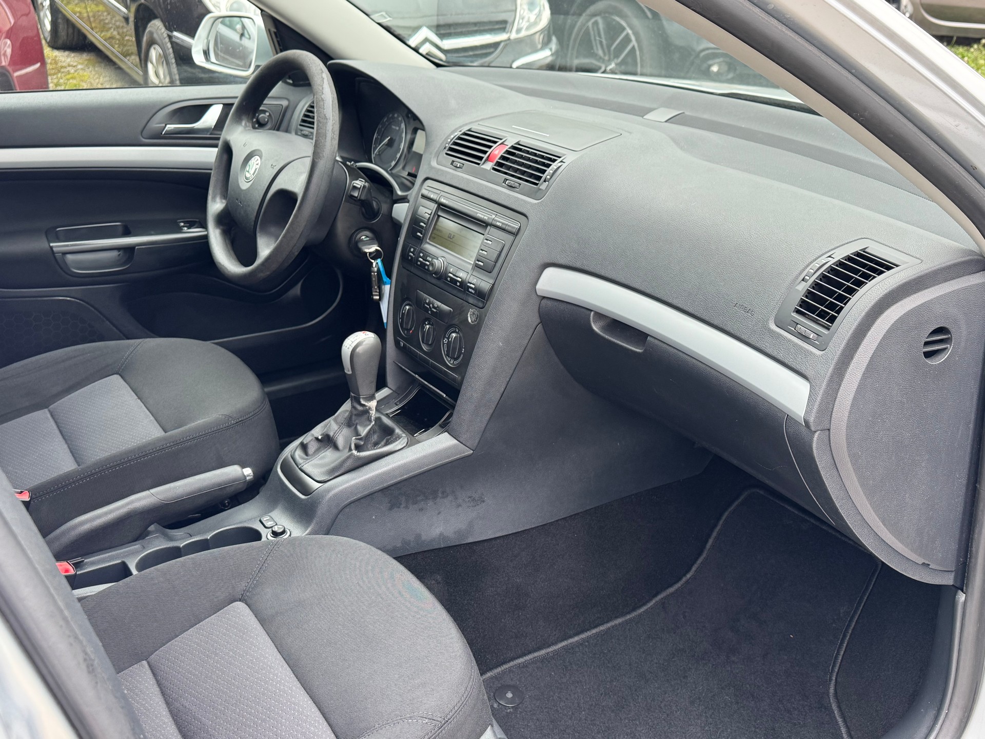 SKODA Octavia 1.9 TDI Adventure 4x4-image-5