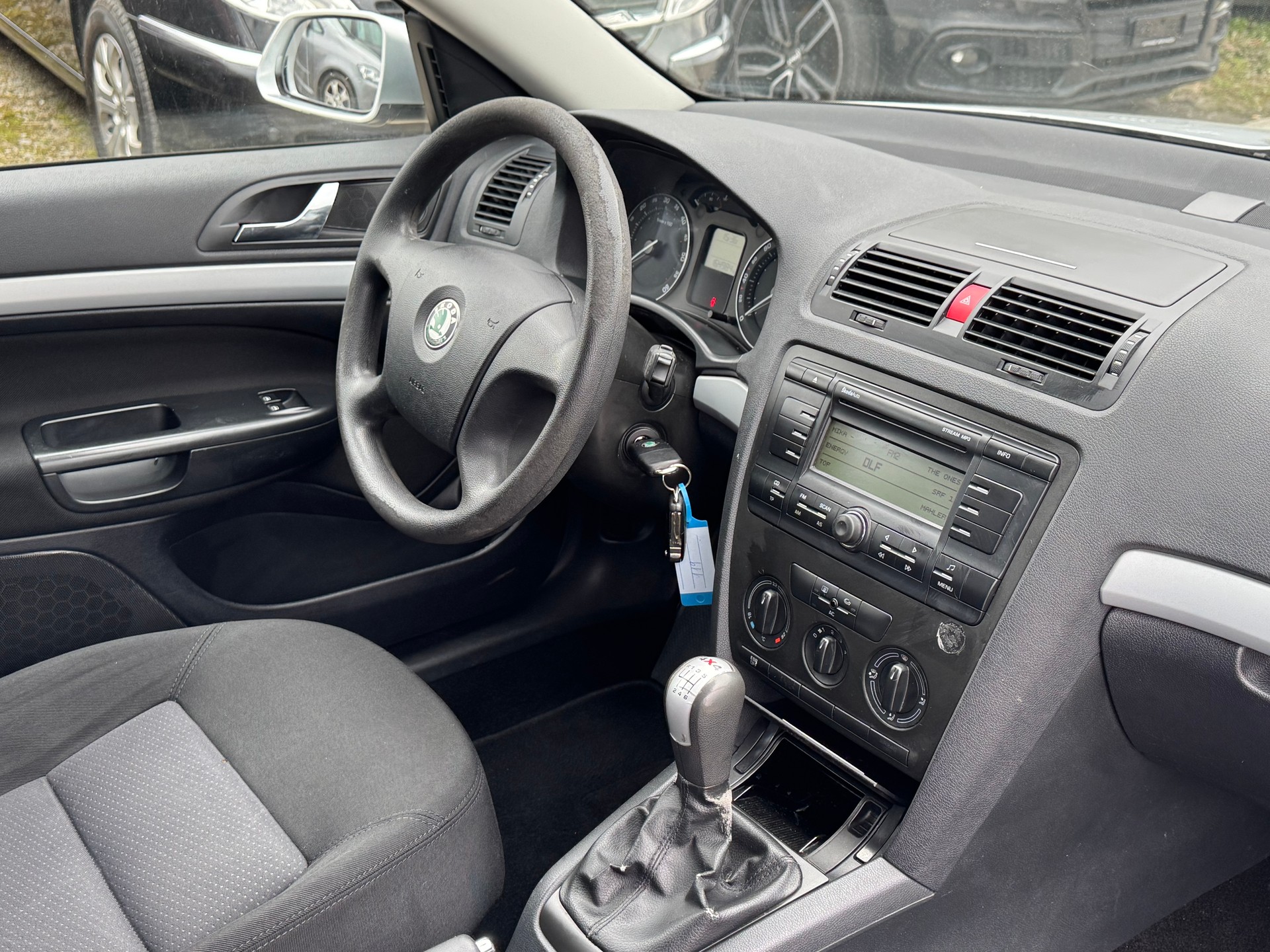 SKODA Octavia 1.9 TDI Adventure 4x4-image-6