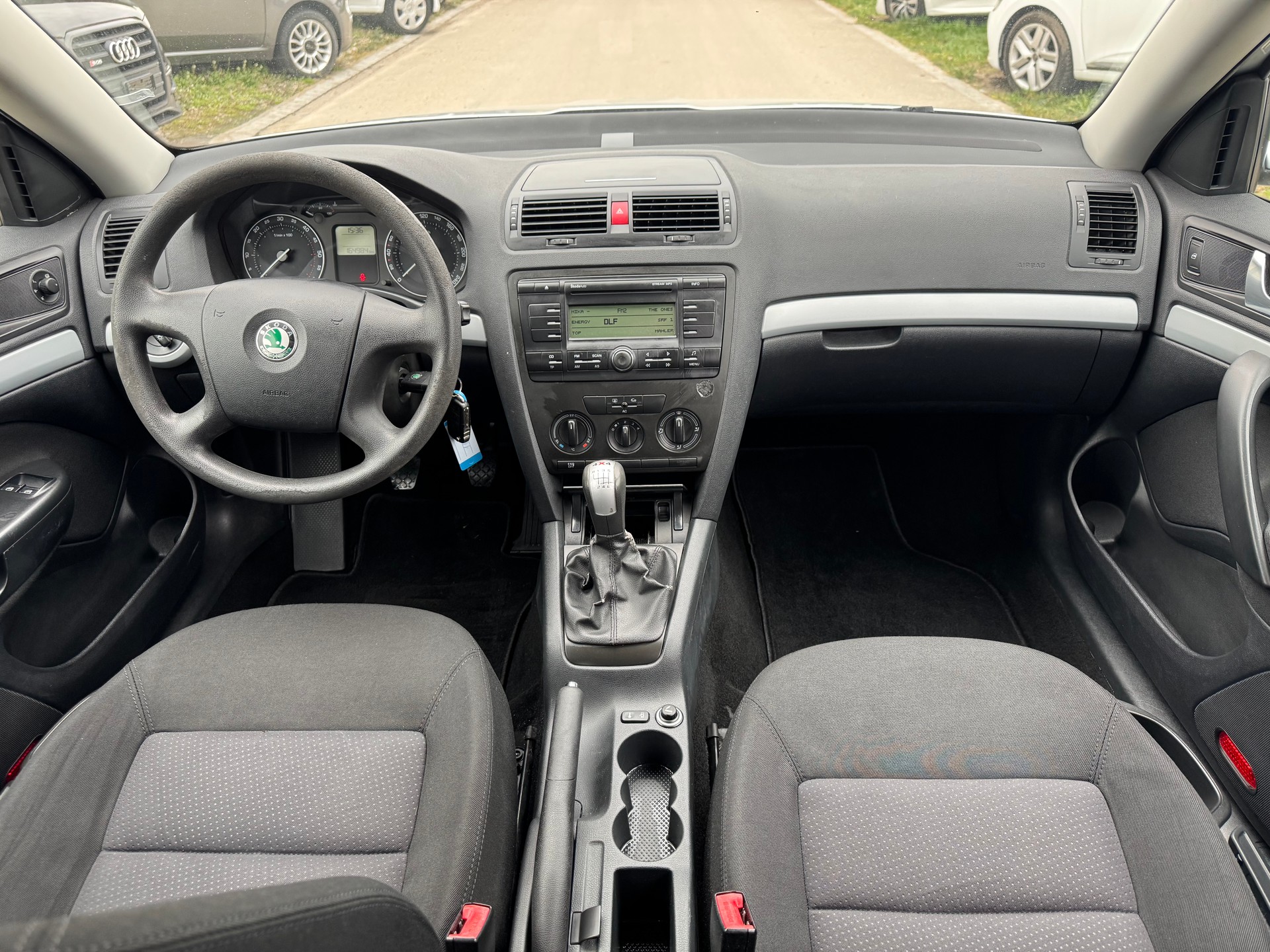 SKODA Octavia 1.9 TDI Adventure 4x4-image-7