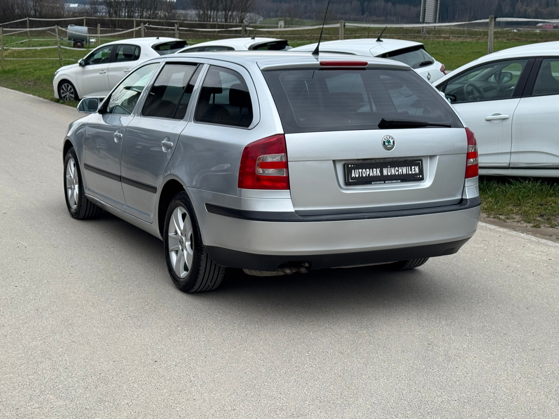 SKODA Octavia 1.9 TDI Adventure 4x4-image-3