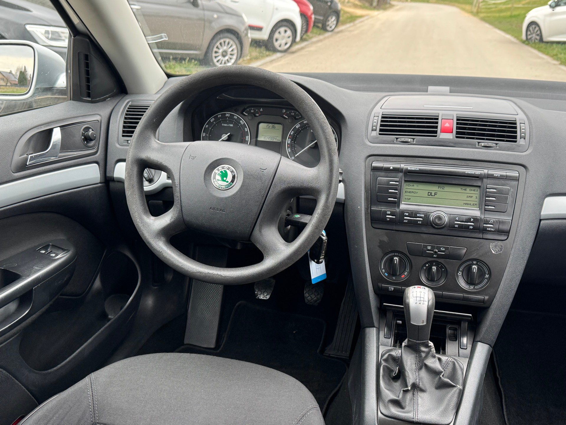 SKODA Octavia 1.9 TDI Adventure 4x4-image-8