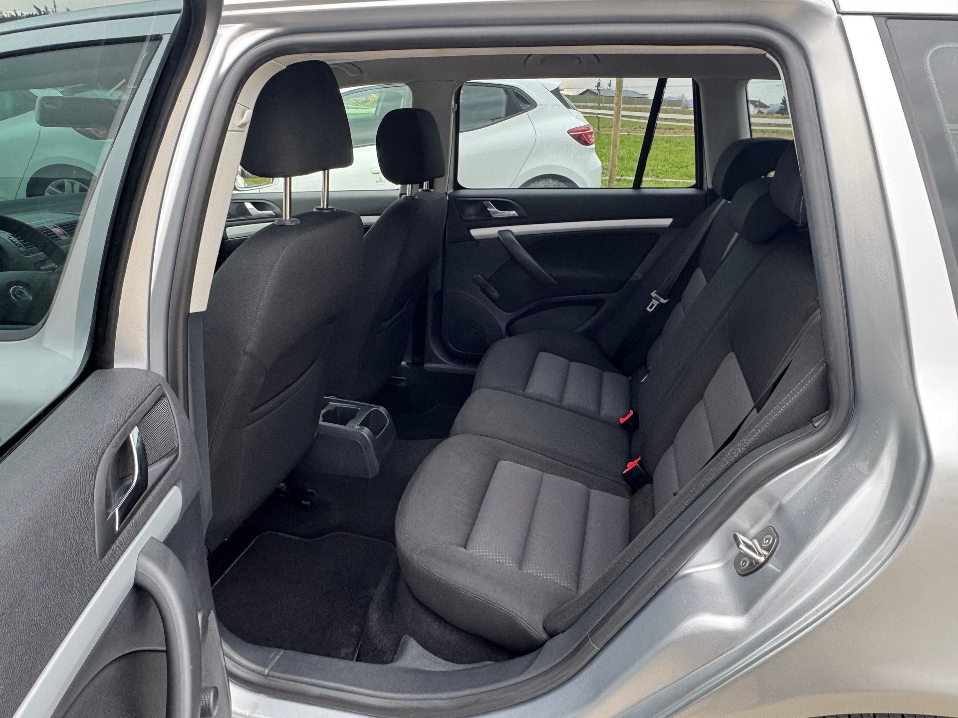 SKODA Octavia 1.9 TDI Adventure 4x4-image-9