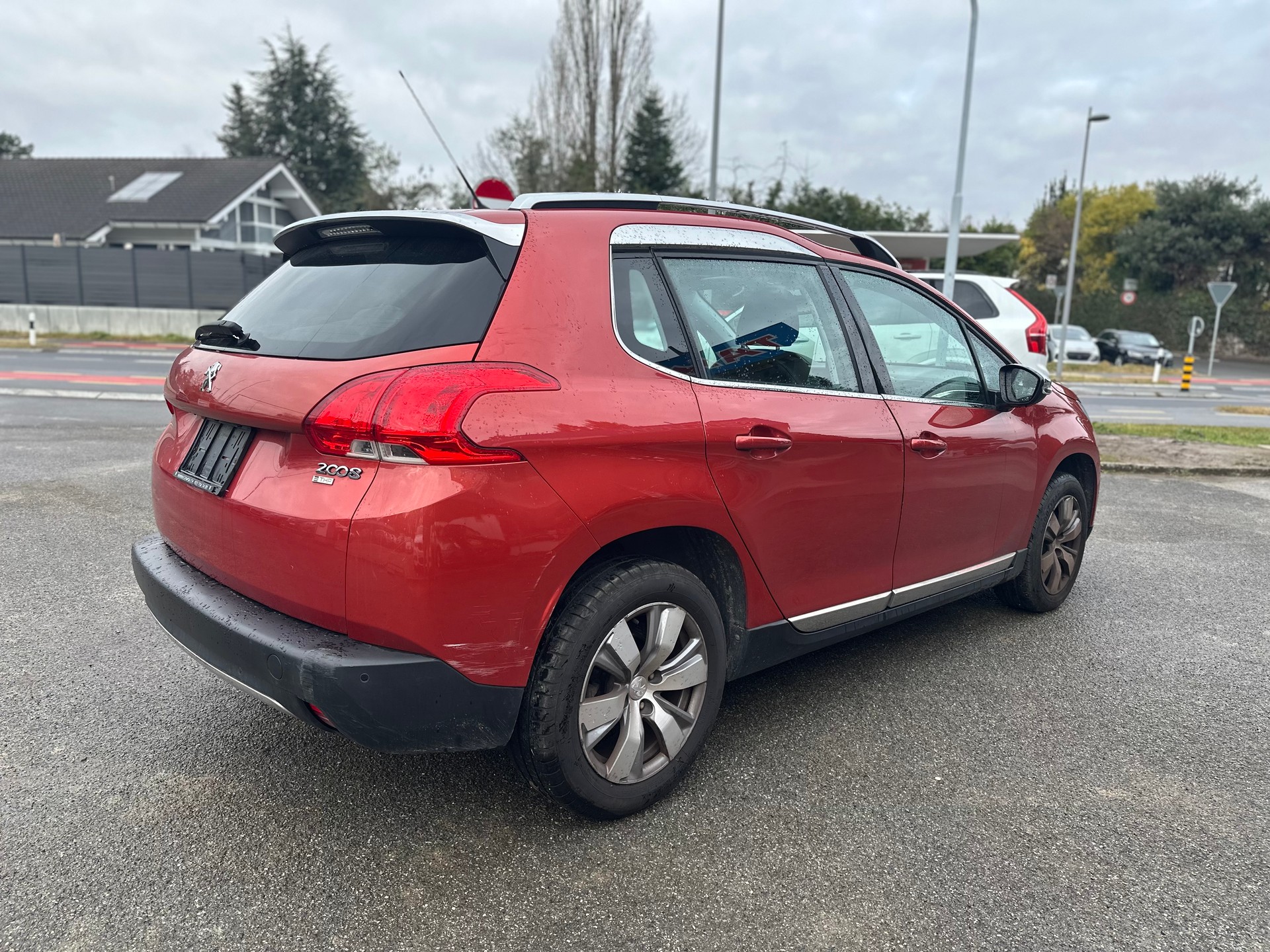 PEUGEOT 2008 1.2 PureTech Allure-image-3