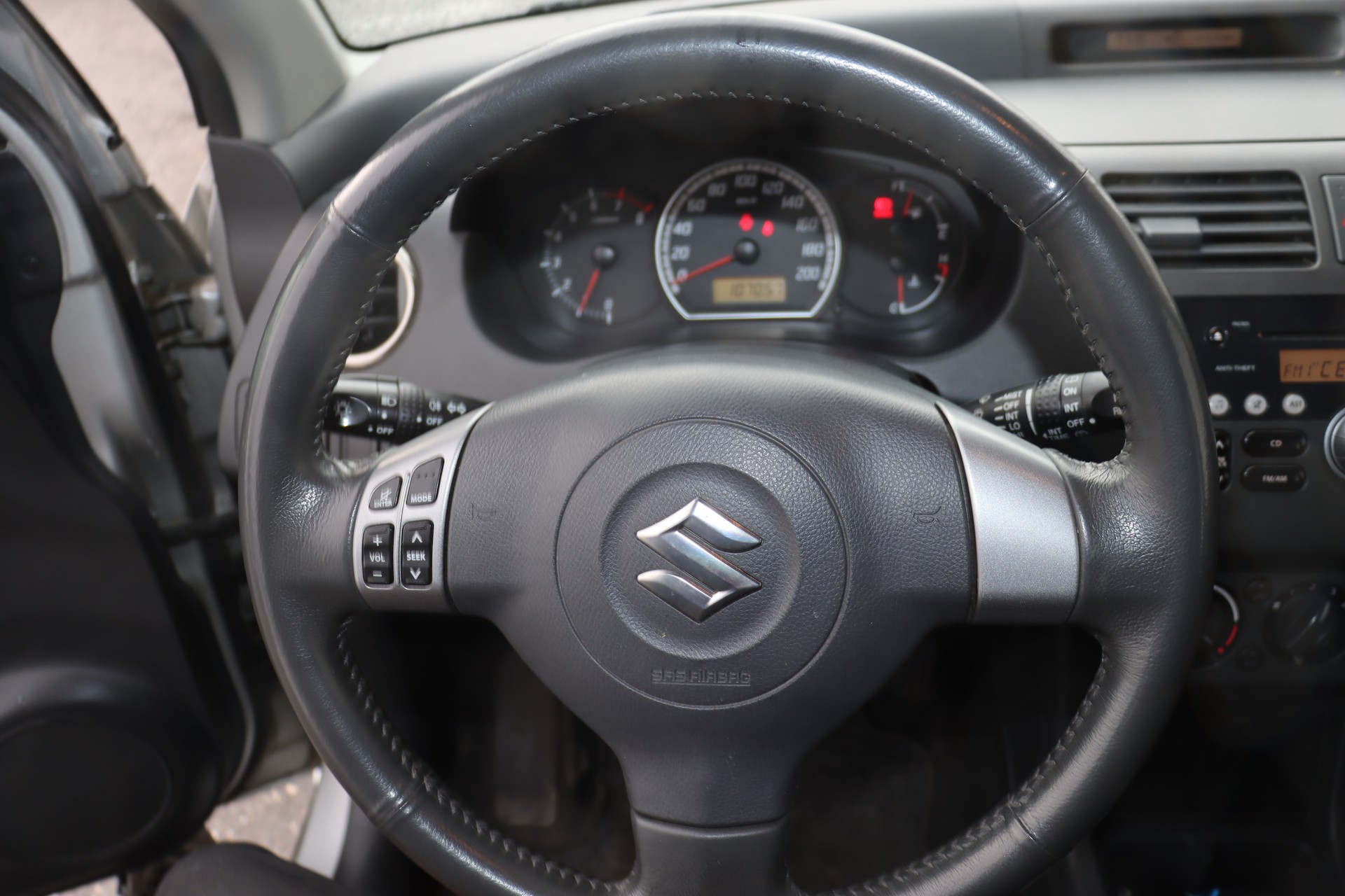 SUZUKI Swift 1.3i 16V GL Top 4x4-image-11