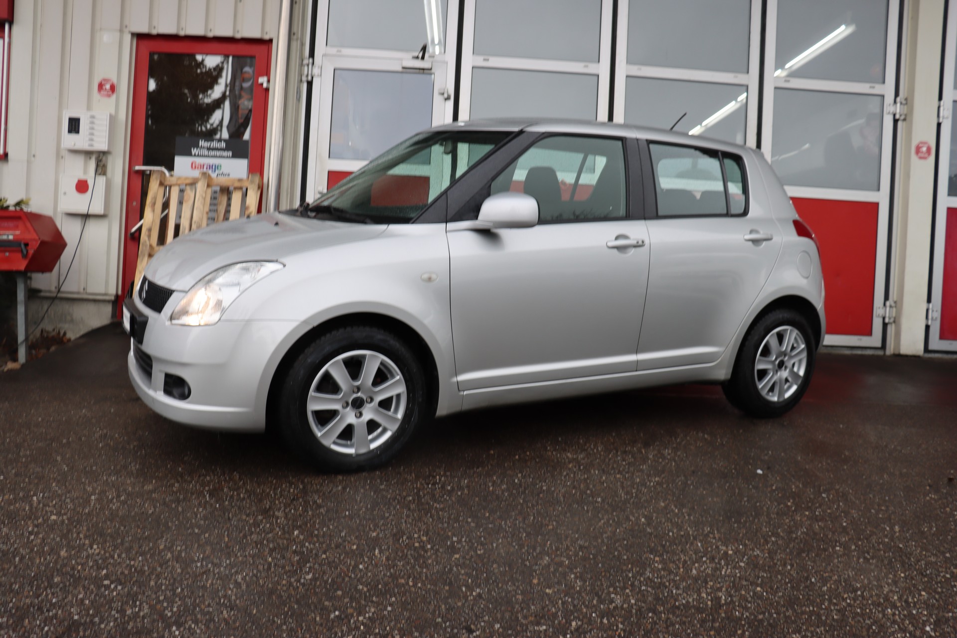 SUZUKI Swift 1.3i 16V GL Top 4x4-showroom-element-3