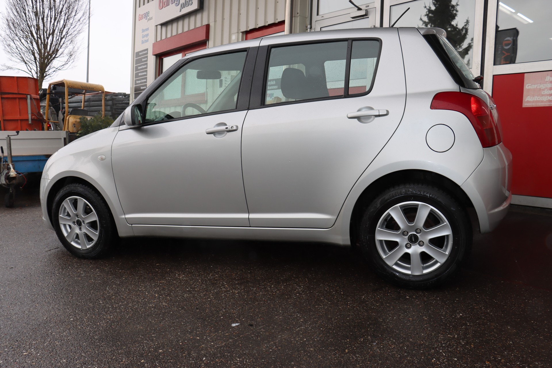SUZUKI Swift 1.3i 16V GL Top 4x4-image-4