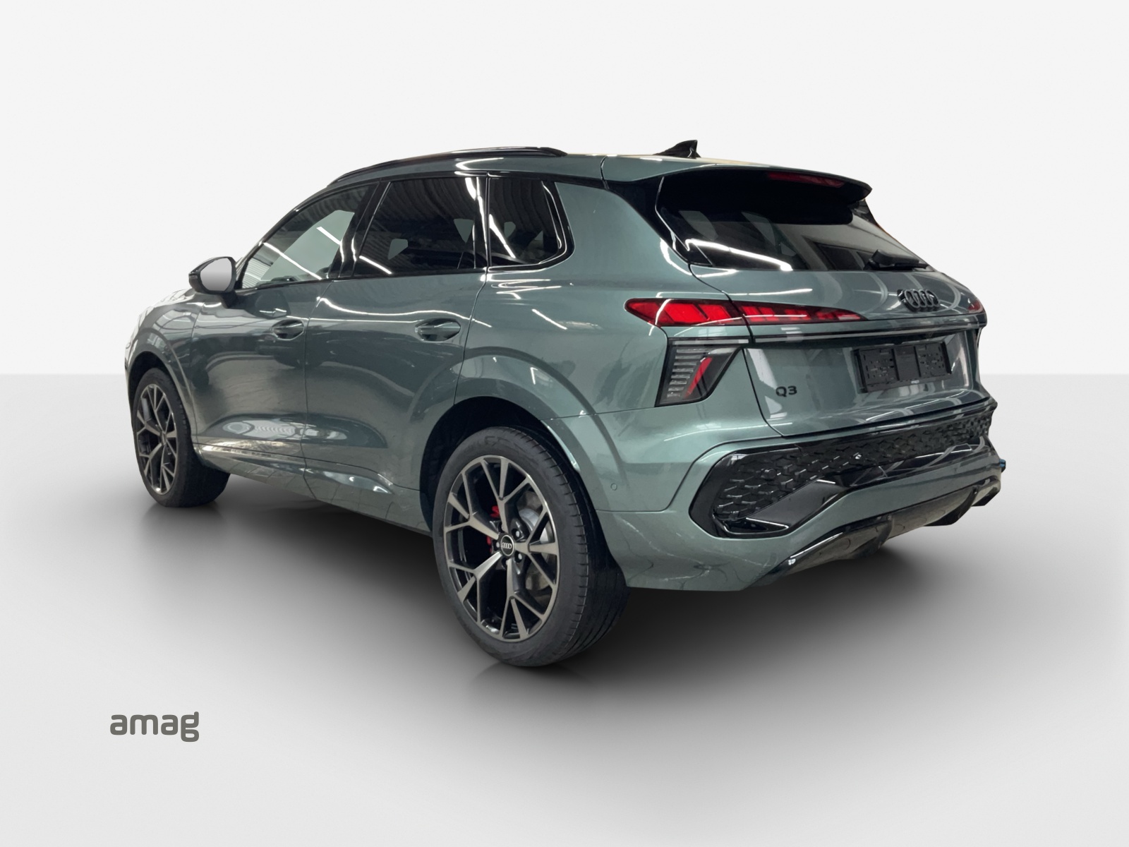 AUDI Q3 SUV 110 kW TFSI S tronic-image-2