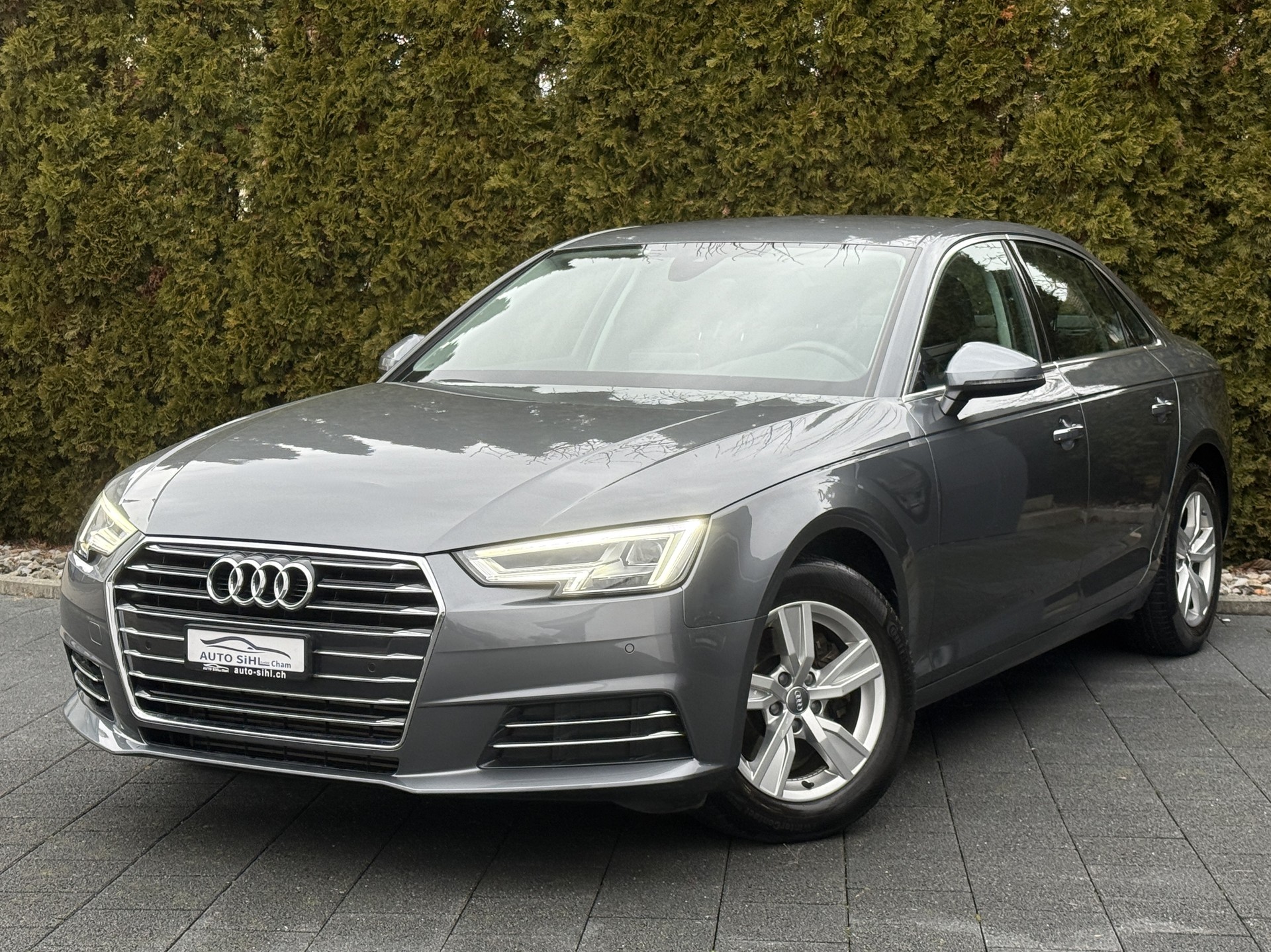 AUDI A4 Limousine 2.0 TFSI Sport S-tronic / CH-Fahrzeug / Gratis Service / 8-fach ALU bereift-image-0