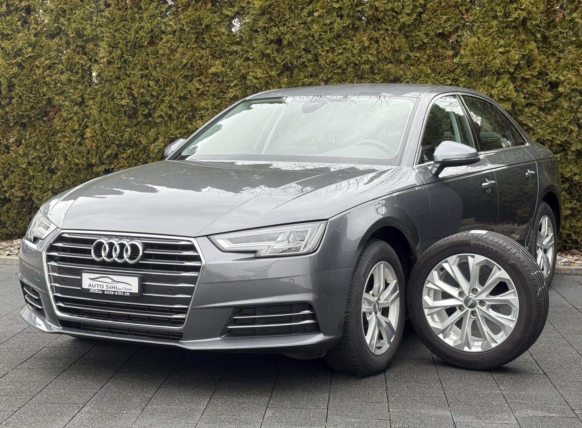 AUDI A4 Limousine 2.0 TFSI Sport S-tronic / CH-Fahrzeug / Gratis Service / 8-fach ALU bereift-image-1