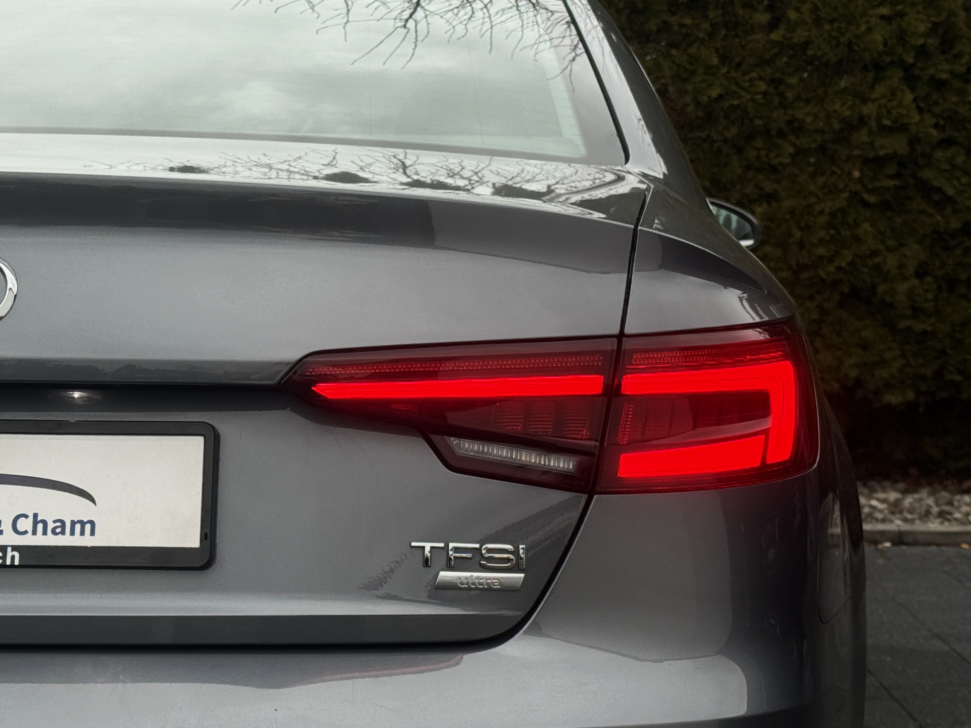 AUDI A4 Limousine 2.0 TFSI Sport S-tronic / CH-Fahrzeug / Gratis Service / 8-fach ALU bereift-image-11