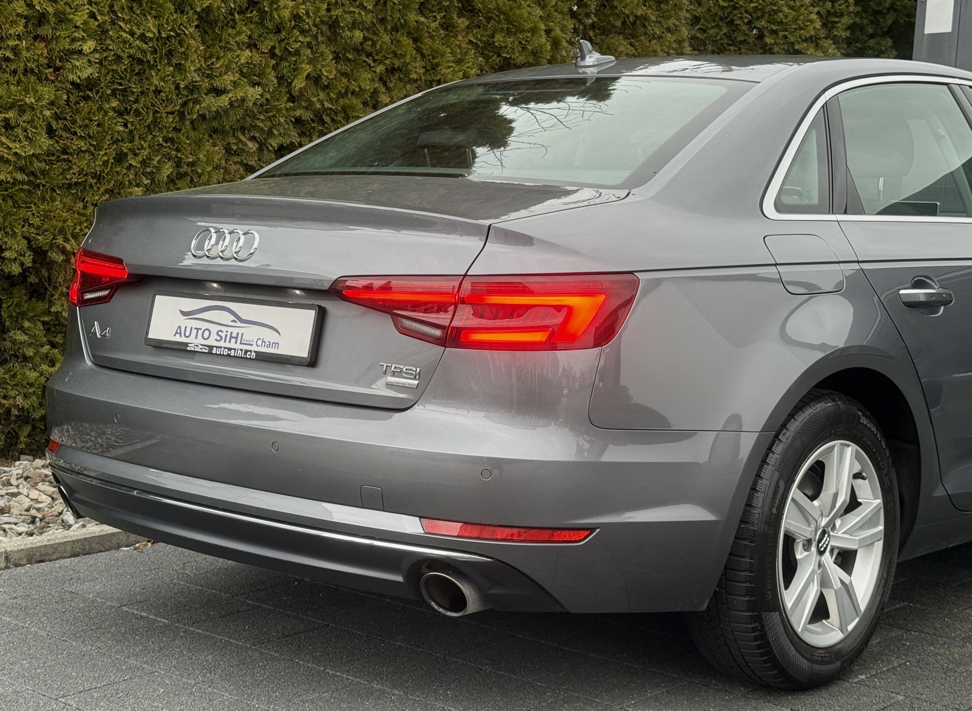 AUDI A4 Limousine 2.0 TFSI Sport S-tronic / CH-Fahrzeug / Gratis Service / 8-fach ALU bereift-image-12
