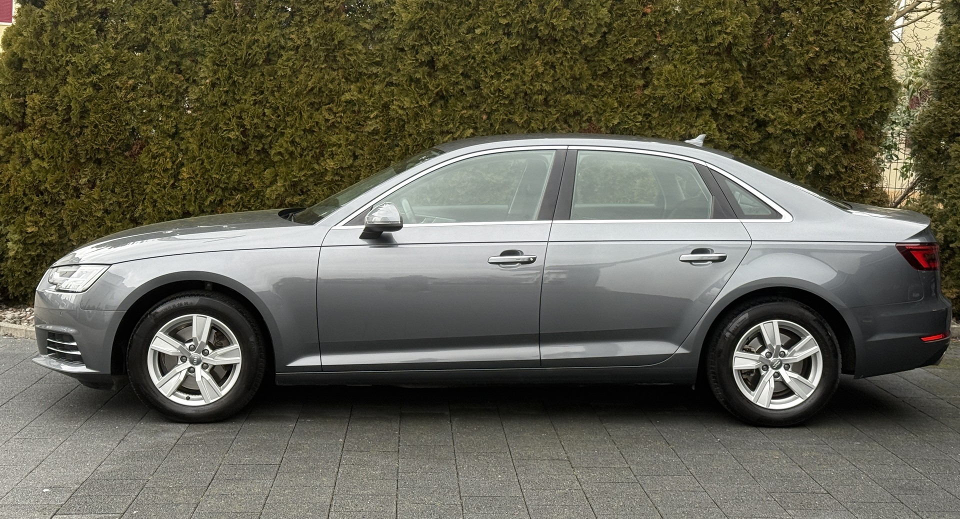 AUDI A4 Limousine 2.0 TFSI Sport S-tronic / CH-Fahrzeug / Gratis Service / 8-fach ALU bereift-image-6