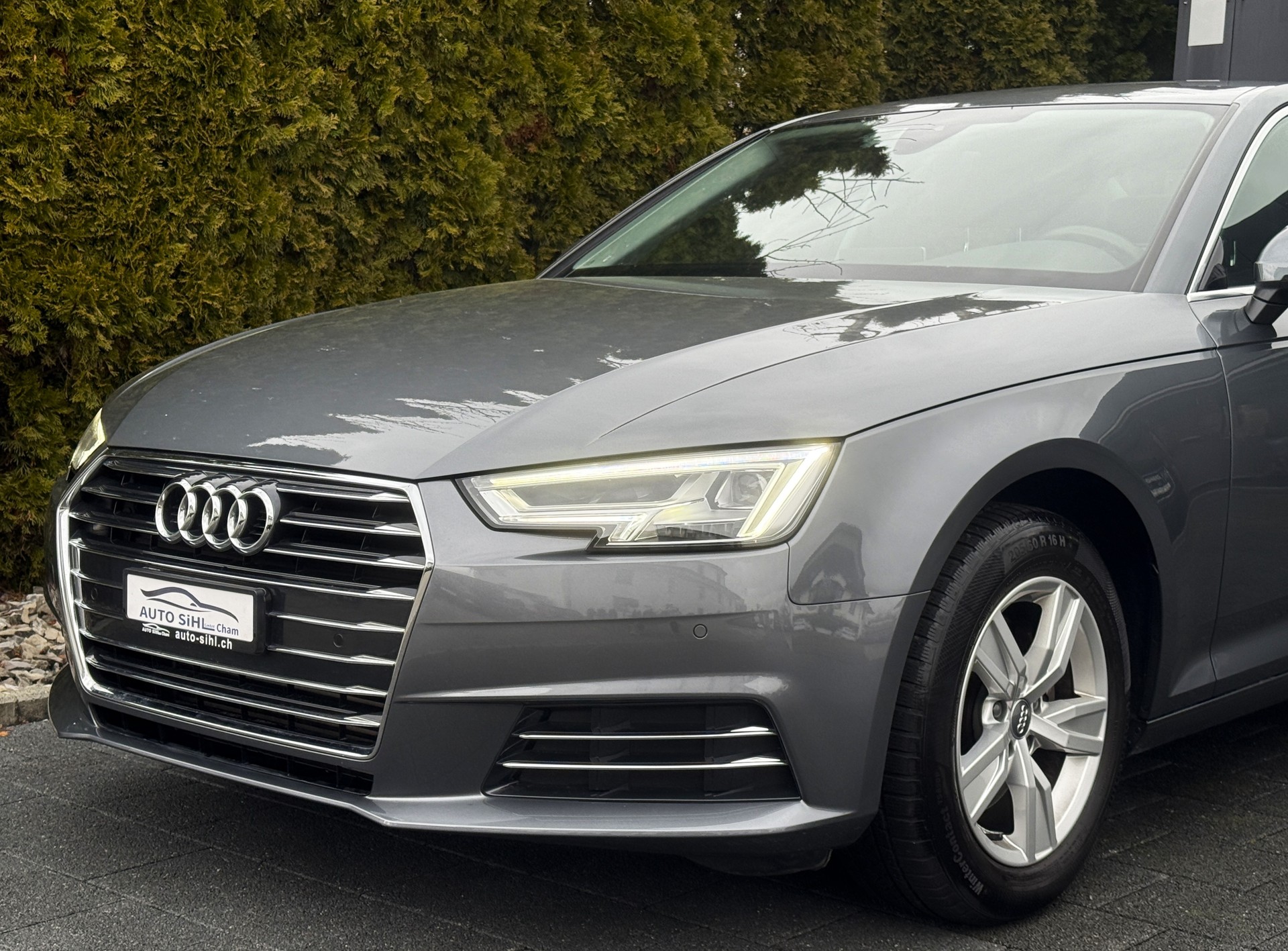 AUDI A4 Limousine 2.0 TFSI Sport S-tronic / CH-Fahrzeug / Gratis Service / 8-fach ALU bereift-image-8