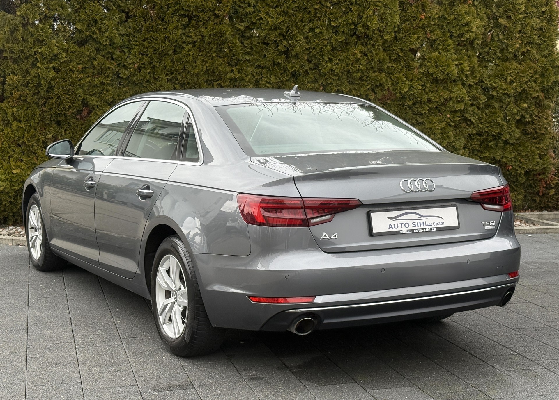 AUDI A4 Limousine 2.0 TFSI Sport S-tronic / CH-Fahrzeug / Gratis Service / 8-fach ALU bereift-image-9