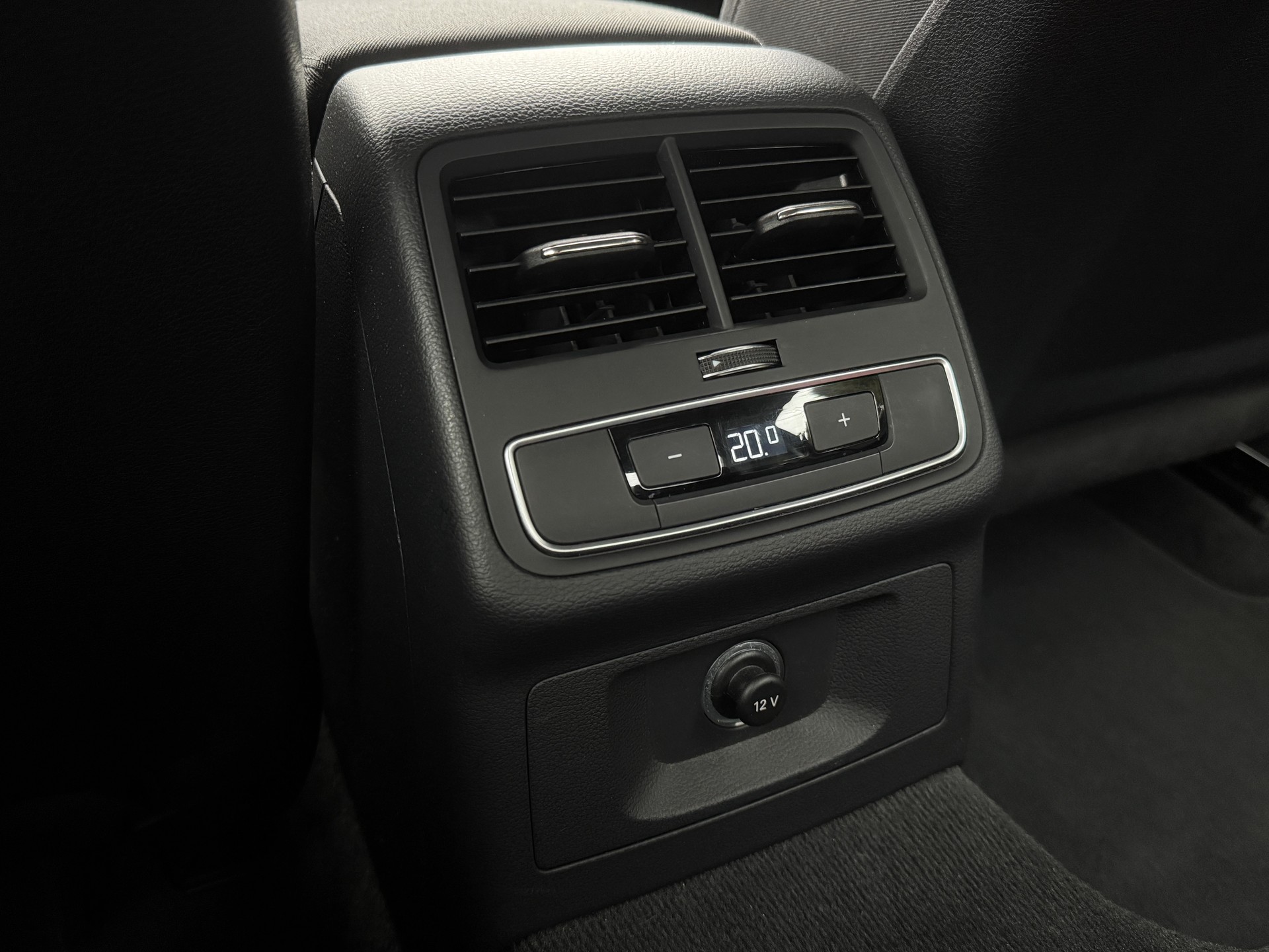 AUDI A4 Limousine 2.0 TFSI Sport S-tronic / CH-Fahrzeug / Gratis Service / 8-fach ALU bereift-image-27