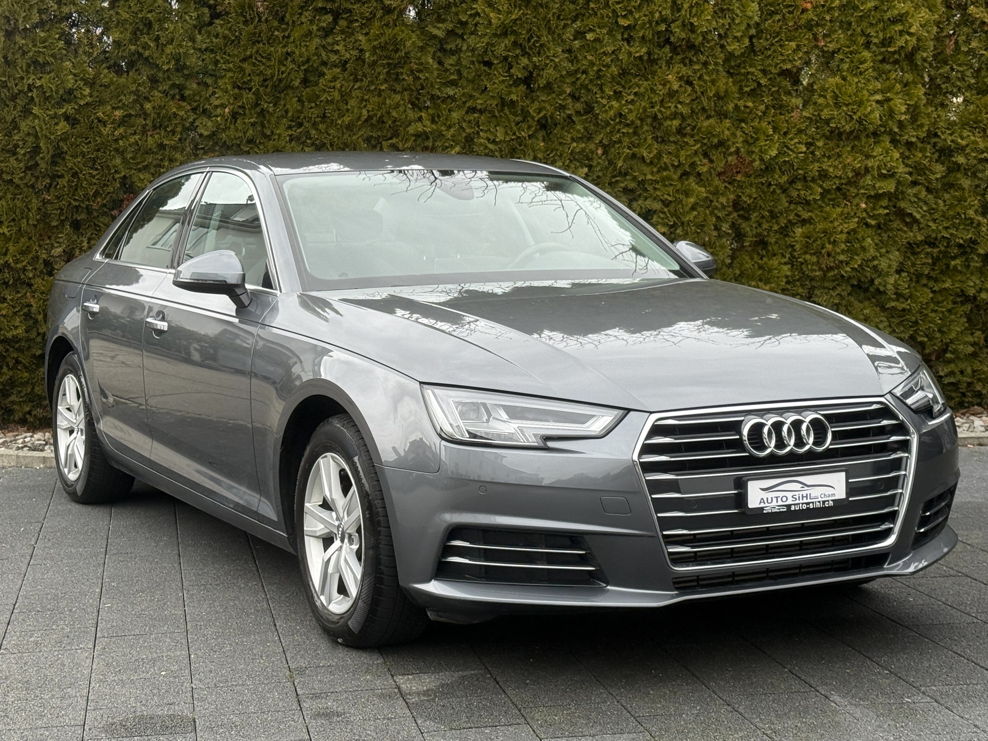 AUDI A4 Limousine 2.0 TFSI Sport S-tronic / CH-Fahrzeug / Gratis Service / 8-fach ALU bereift-image-4