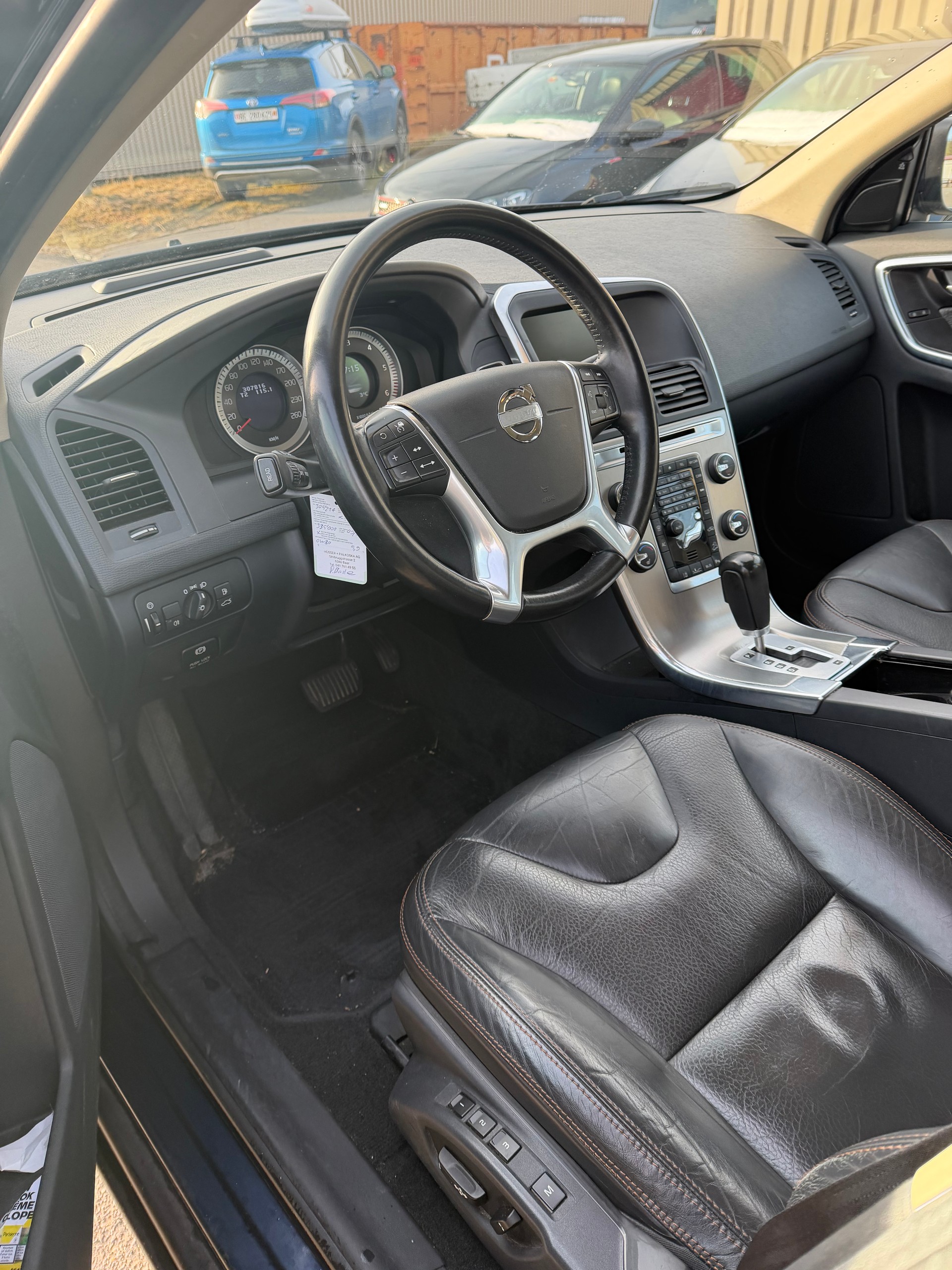 VOLVO XC60 D5 AWD Kinetic Geartronic-image-10