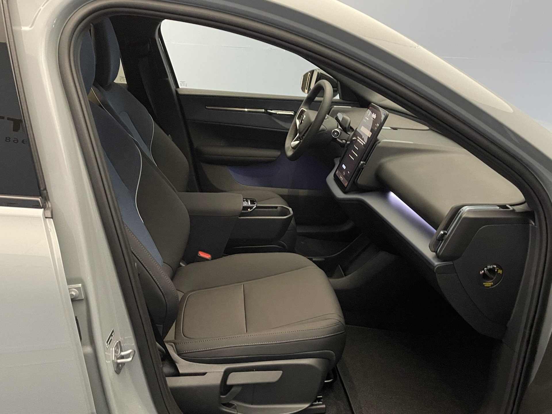 VOLVO EX30 E60 Plus-image-10