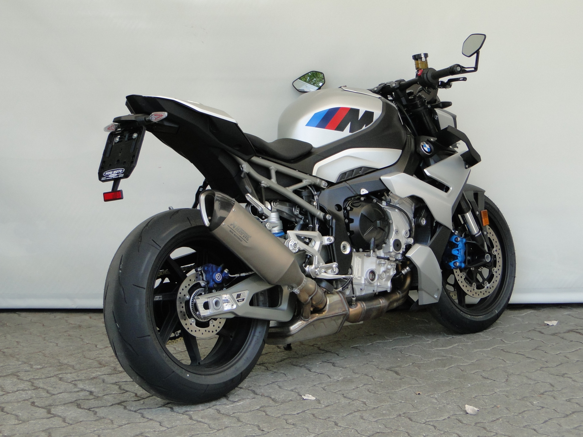 BMW M 1000 R-showroom-element-3