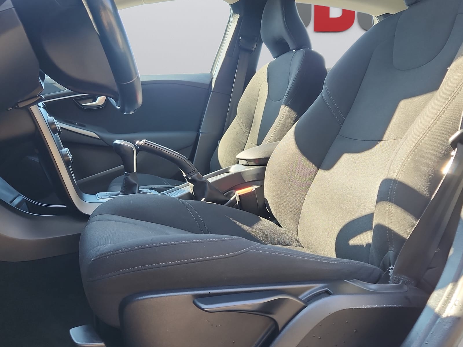 VOLVO V40 D3 Inscription-image-9