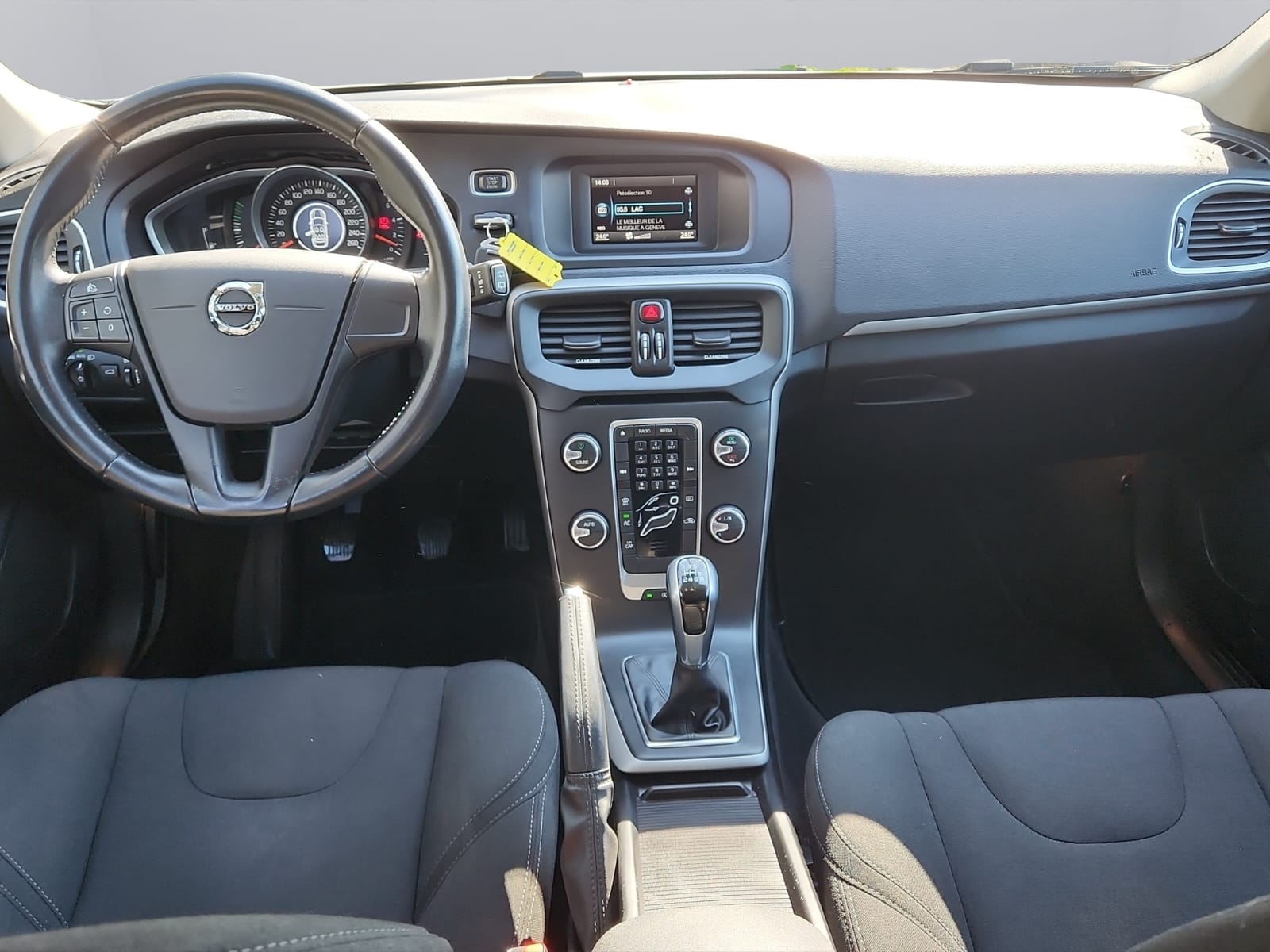VOLVO V40 D3 Inscription-image-10