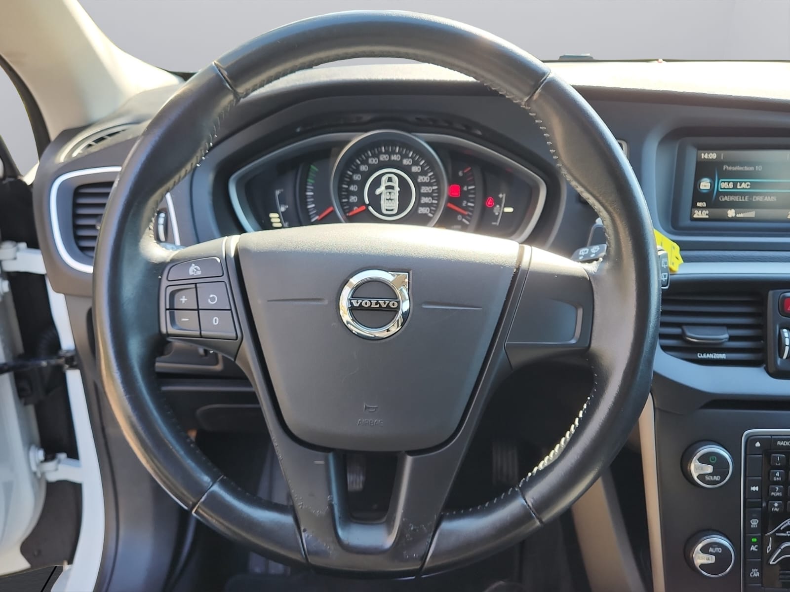 VOLVO V40 D3 Inscription-image-11