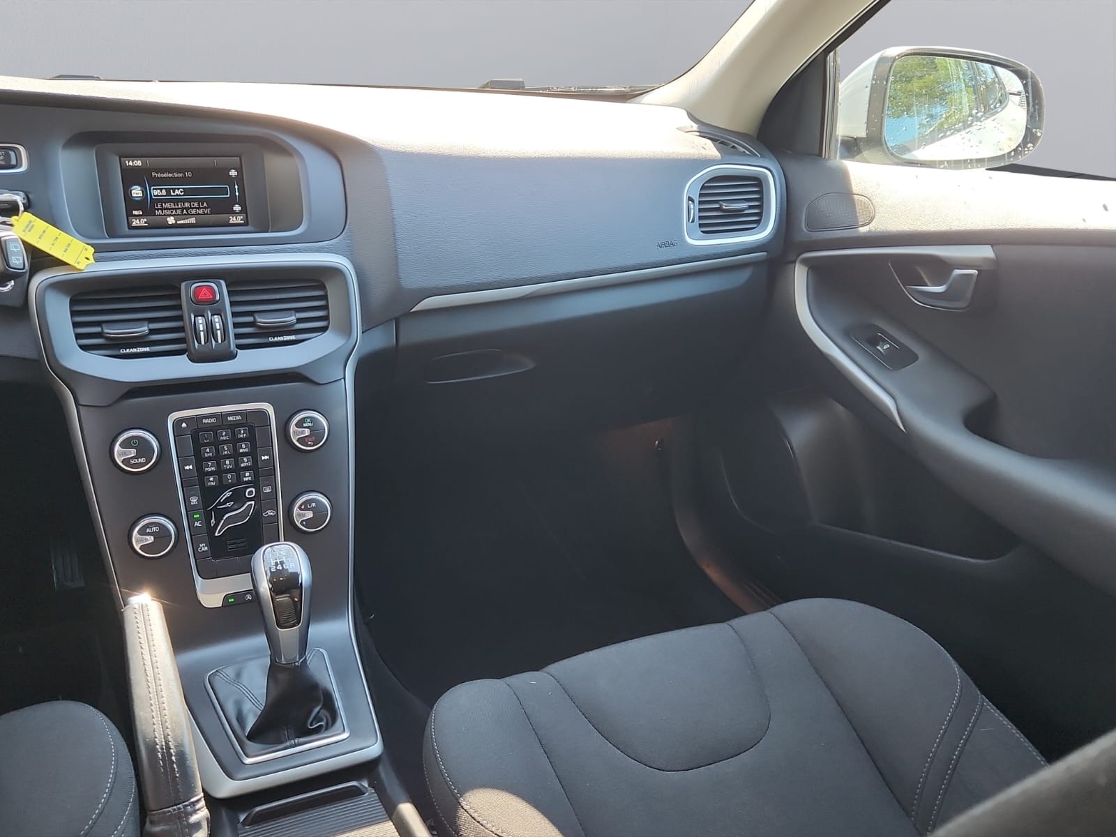 VOLVO V40 D3 Inscription-image-12