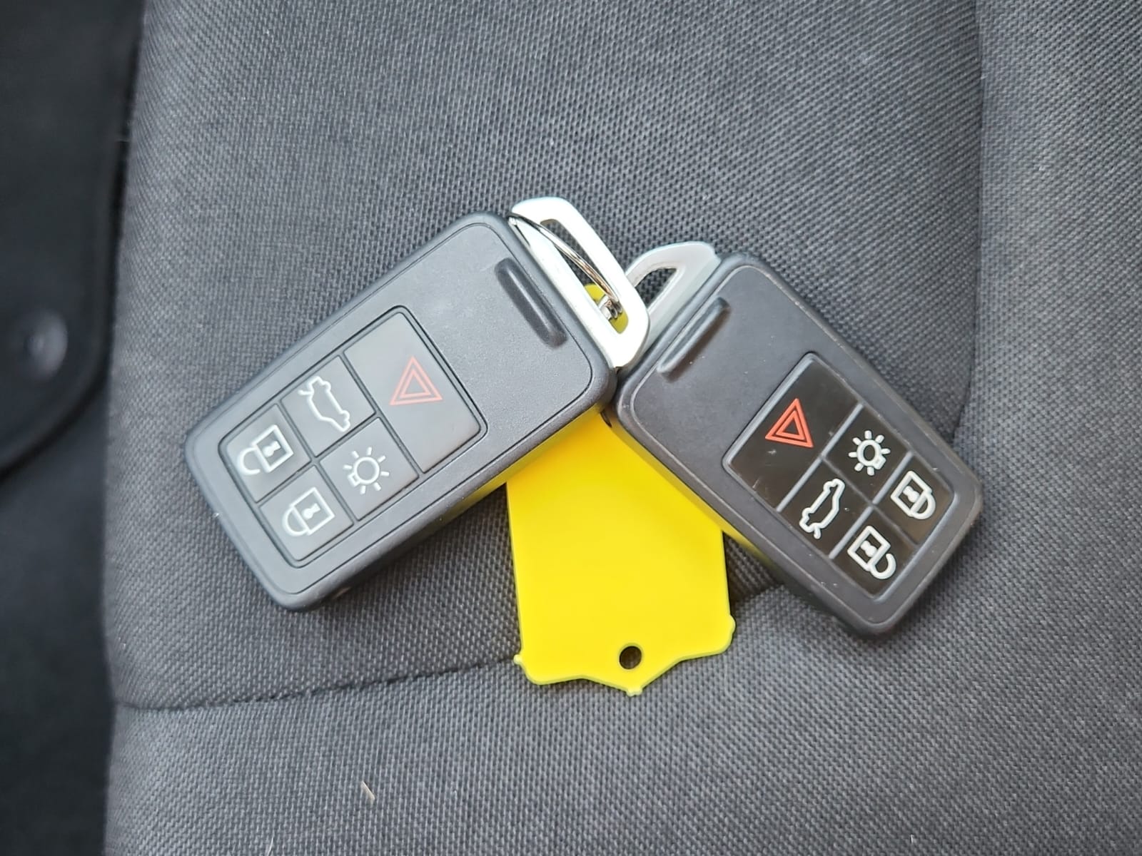 VOLVO V40 D3 Inscription-image-16