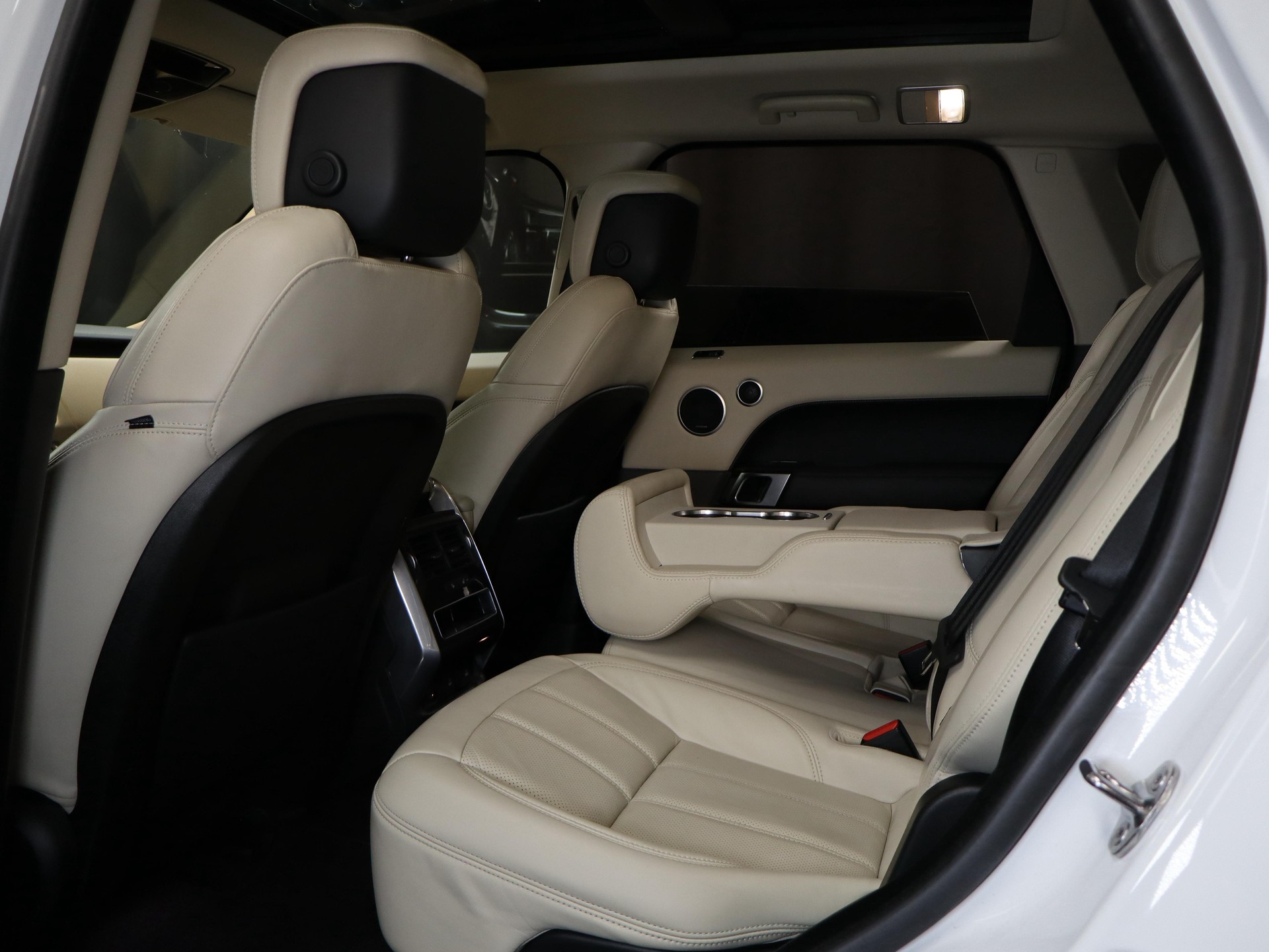 LAND ROVER 3.0 V6 S/C HSE Dynamic Automatic-image-13