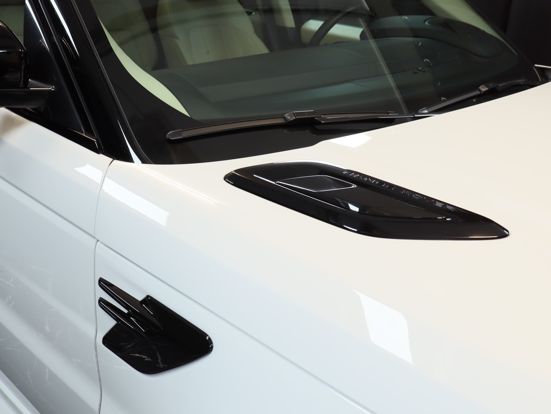 LAND ROVER 3.0 V6 S/C HSE Dynamic Automatic-image-16
