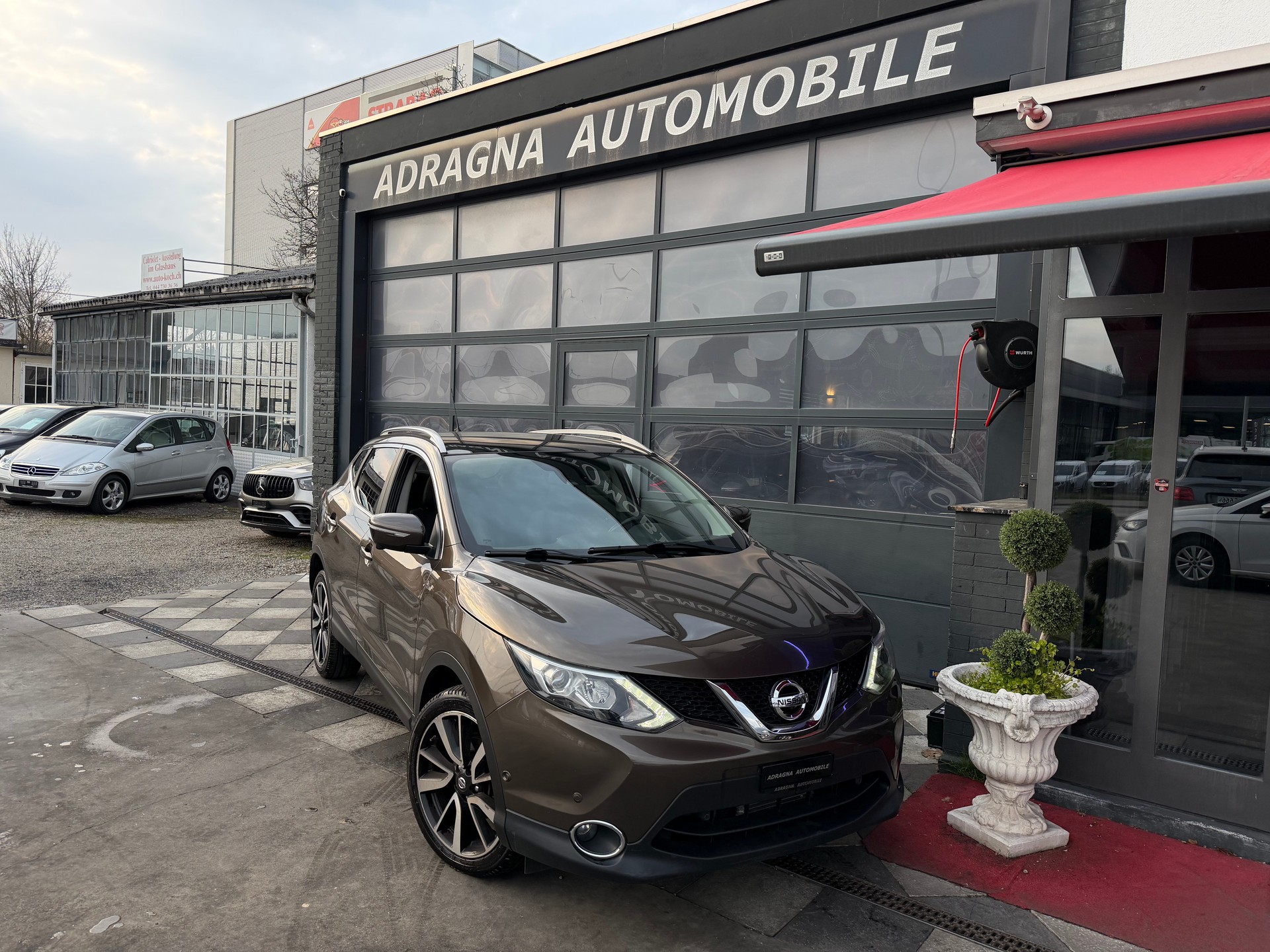 NISSAN Qashqai 1.6 dCi tekna Xtronic CVT-image-1