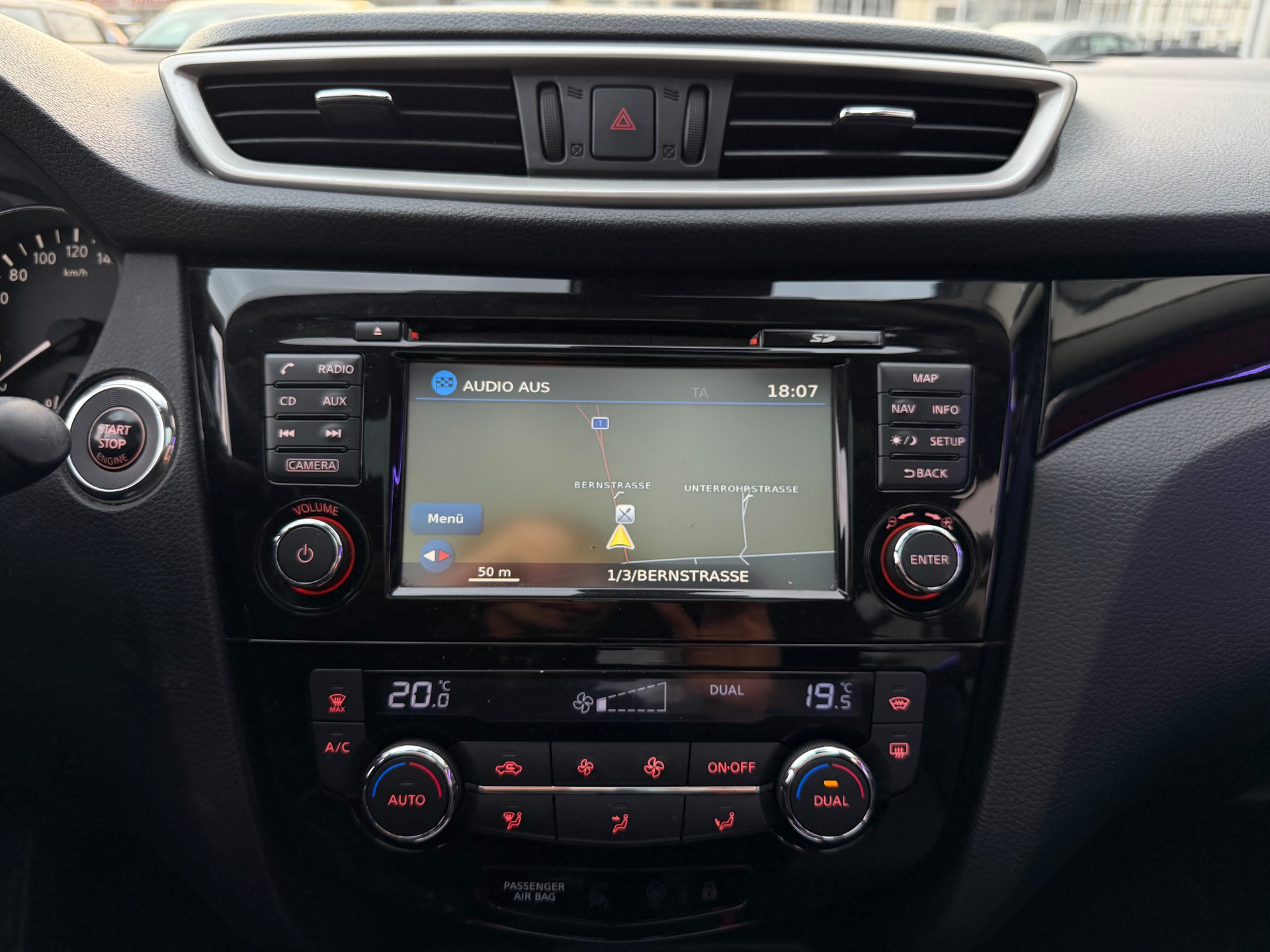 NISSAN Qashqai 1.6 dCi tekna Xtronic CVT-image-17