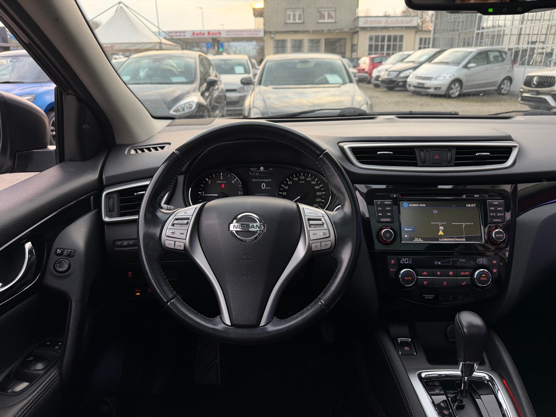 NISSAN Qashqai 1.6 dCi tekna Xtronic CVT-image-15