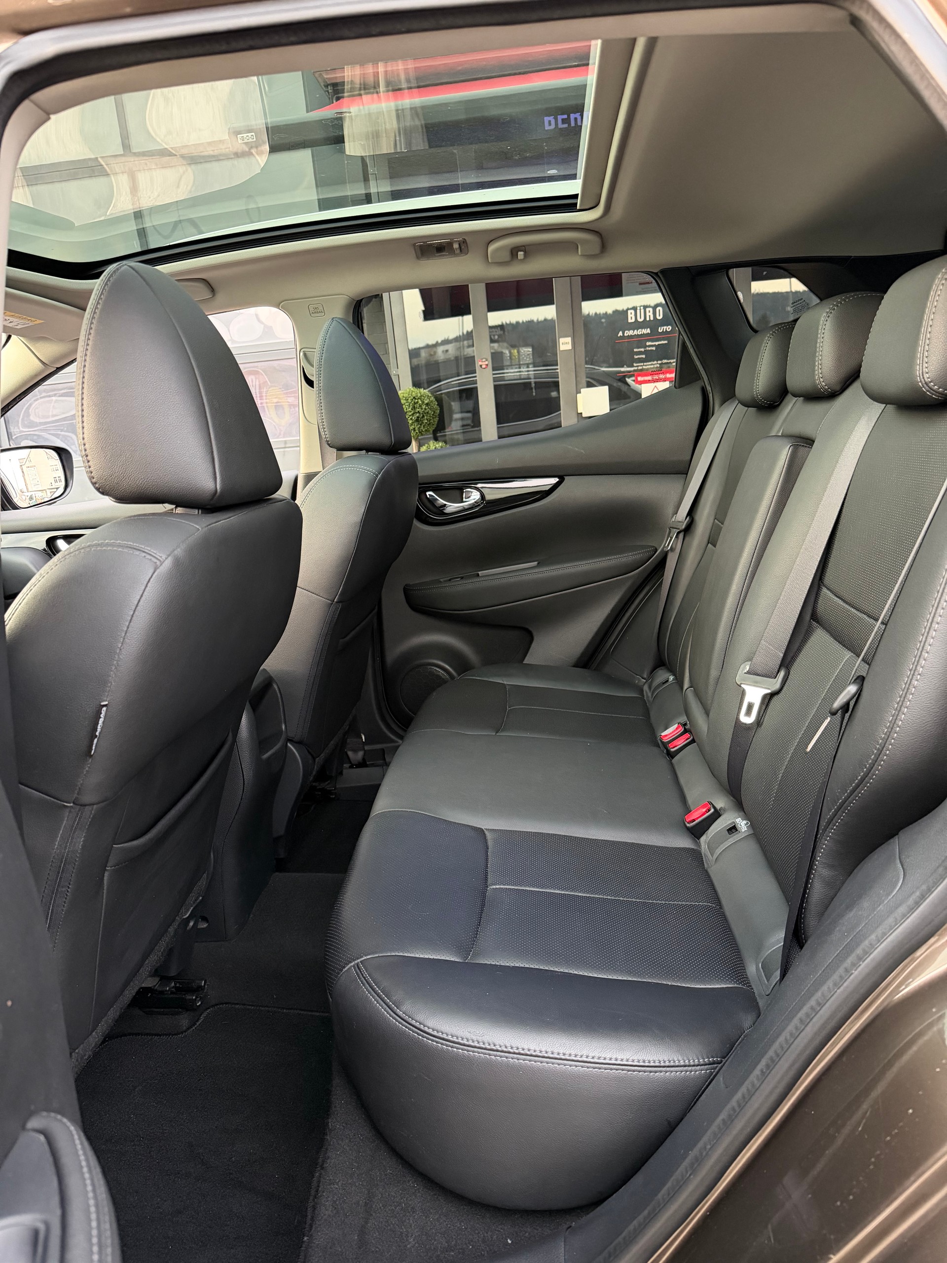 NISSAN Qashqai 1.6 dCi tekna Xtronic CVT-image-24