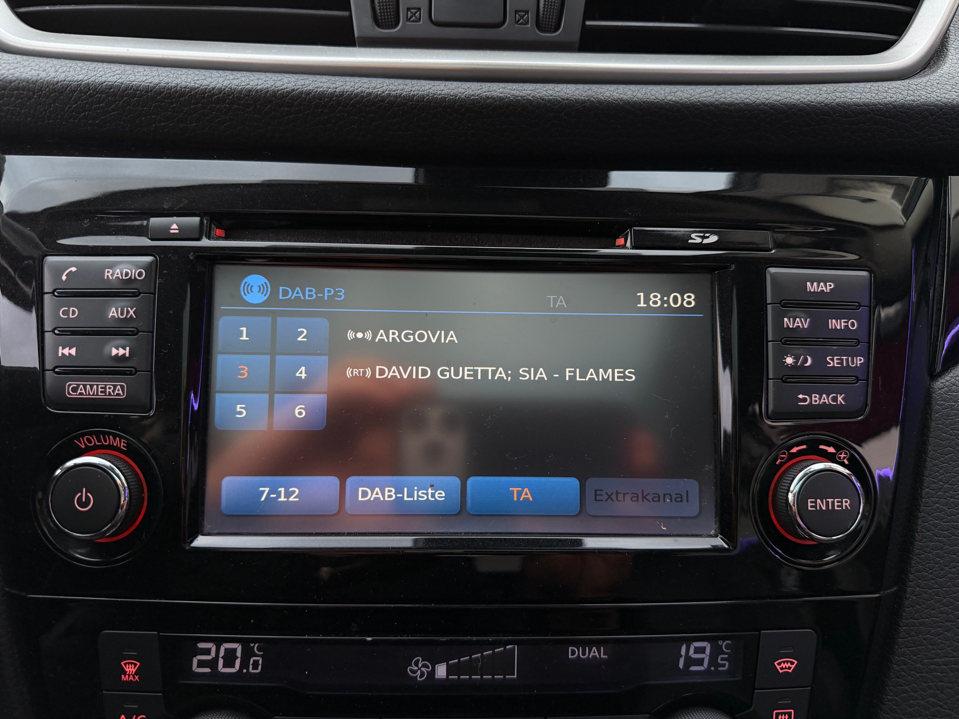 NISSAN Qashqai 1.6 dCi tekna Xtronic CVT-image-19