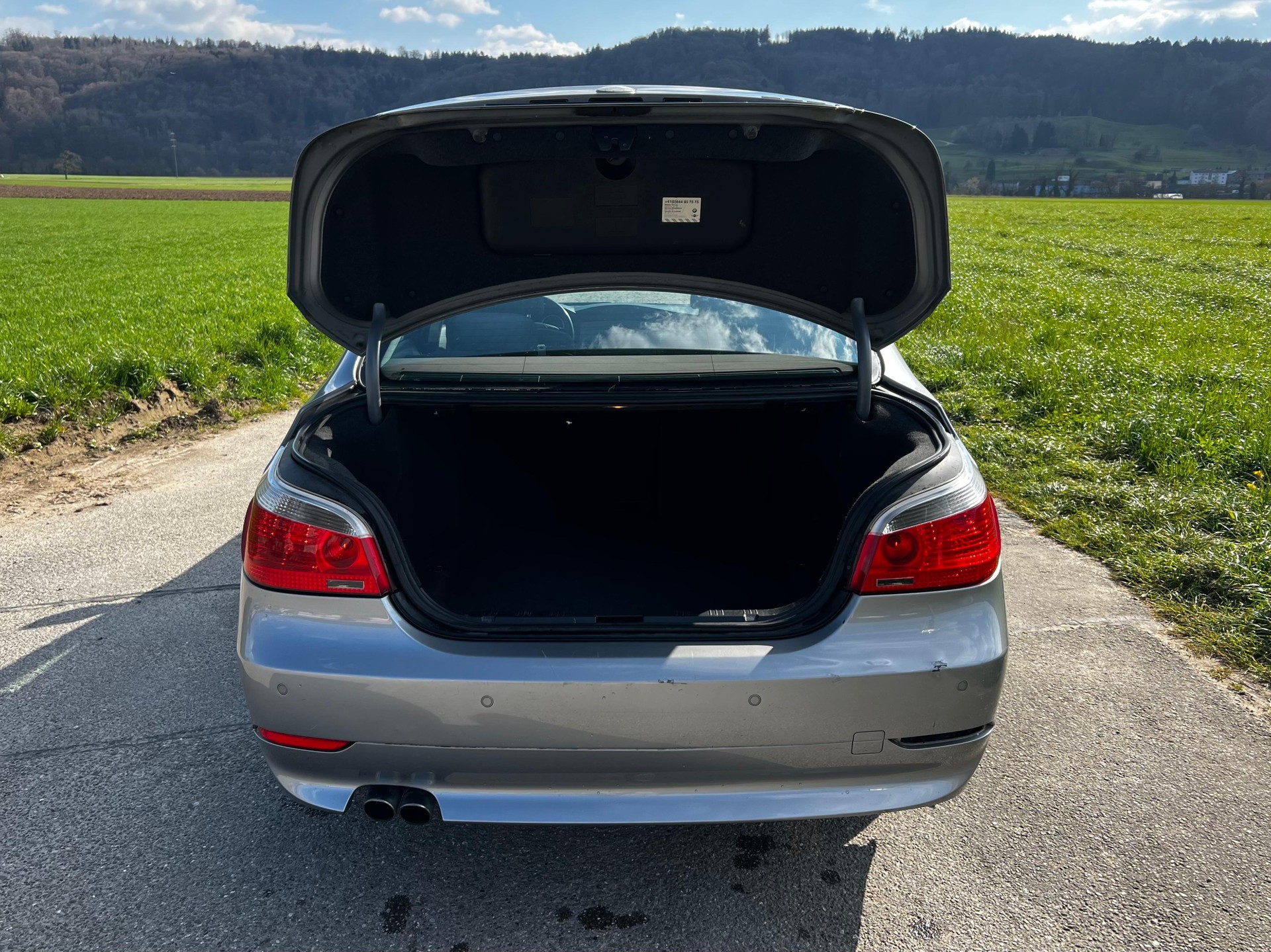 BMW 530i-image-12