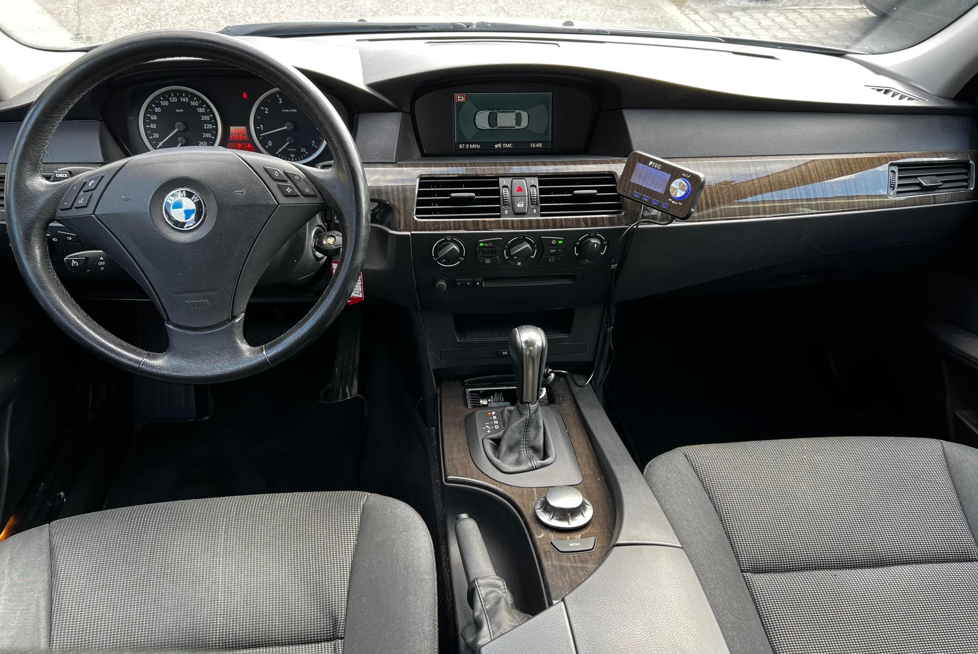 BMW 530i-image-9